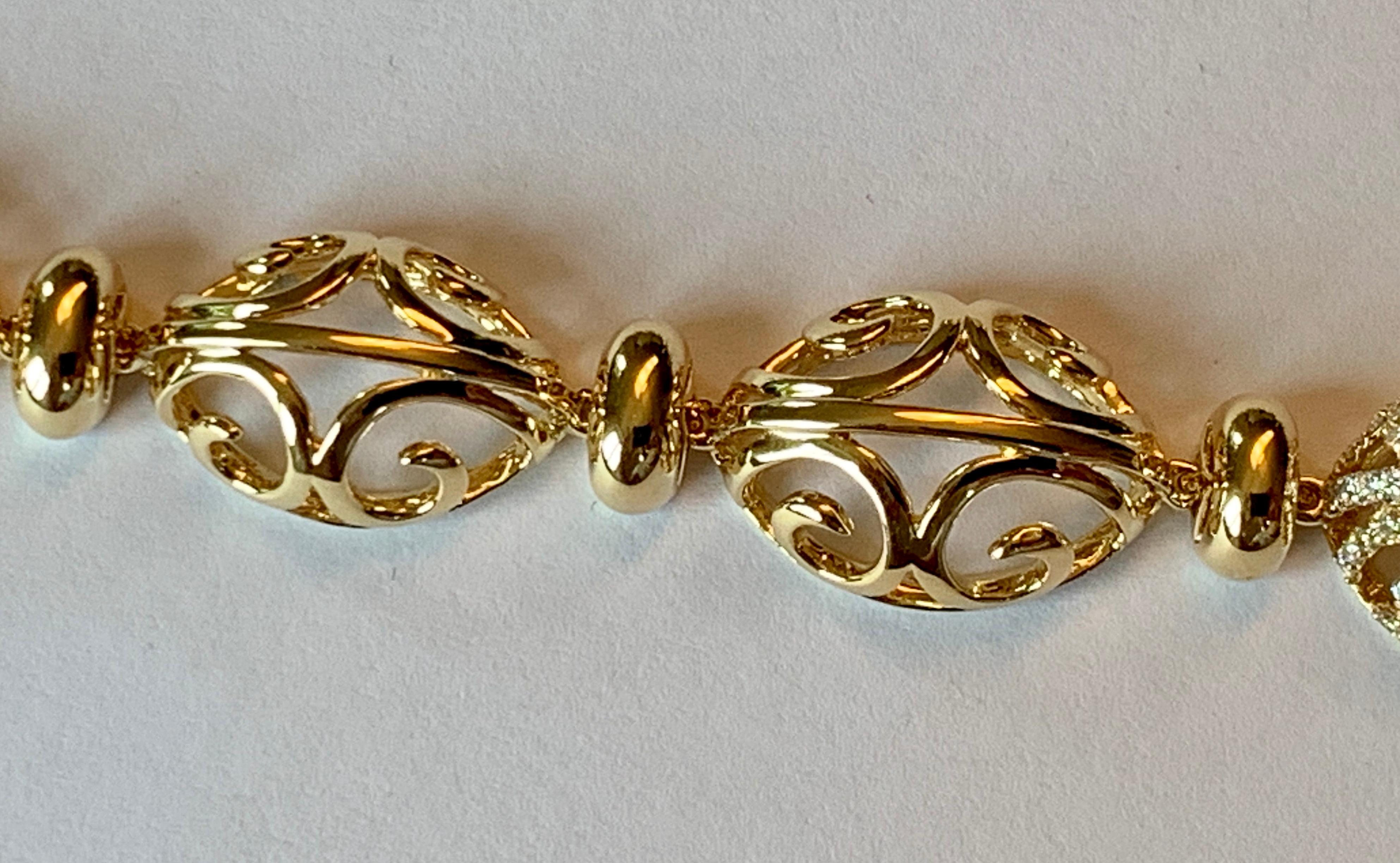 Women's Extravagant 18 Karat Yellow Gold Diamond Necklace For Sale