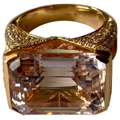 Extravagant 18 Karat Pink Gold Ring with Kunzite and Diamonds