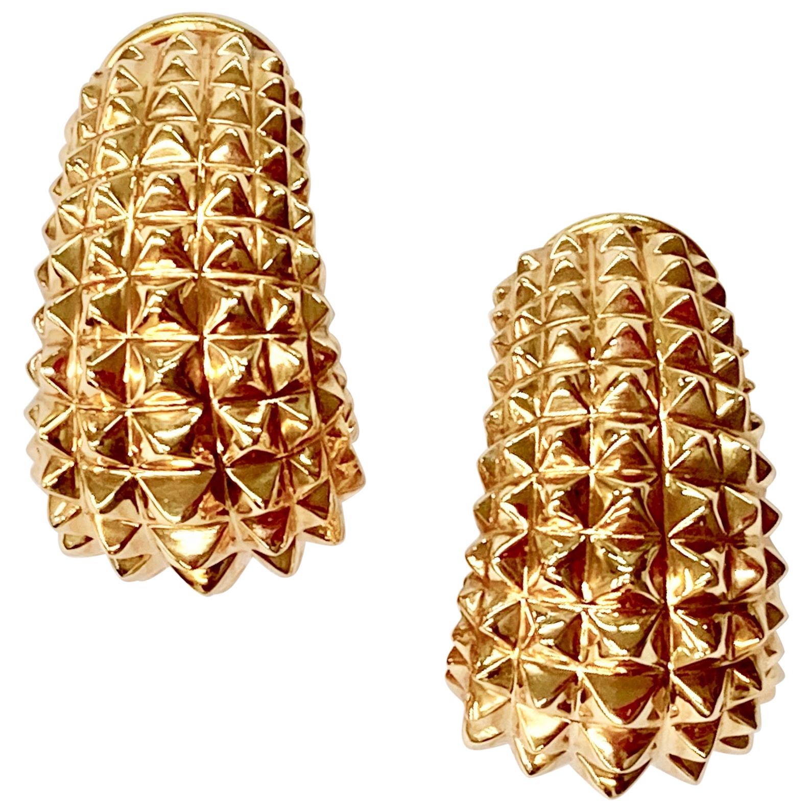 Extravagant 18 Karat Rose Gold Pyramid Motiv Clip-On Earrings by Sueños Zurich For Sale