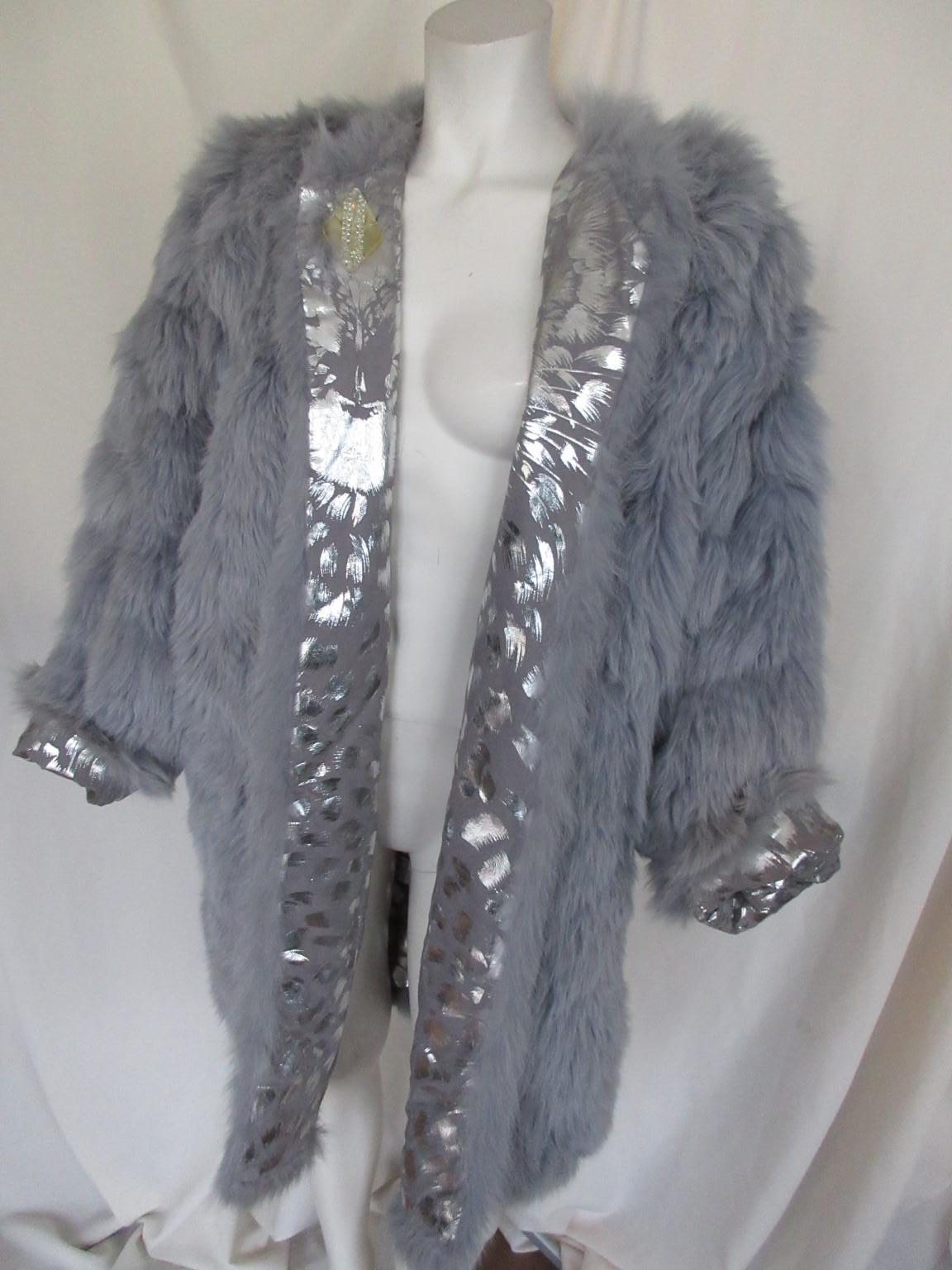 This coat is reversible and made of soft quality fox fur and fabric.

We offer more luxury fur items, view our frontstore

Details:
With 2 pockets , 2 closing buttons at collar from 2 sides
Reversible;
one side fox fur
one side silver printed fabric
