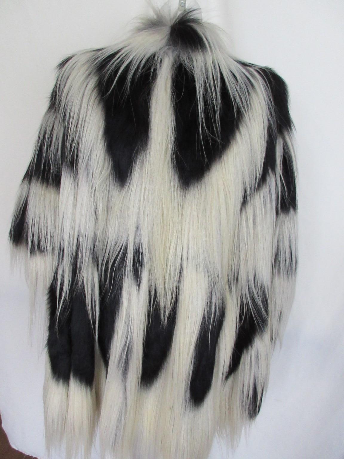 Extravagant Black and White Fur Cape In Good Condition In Amsterdam, NL