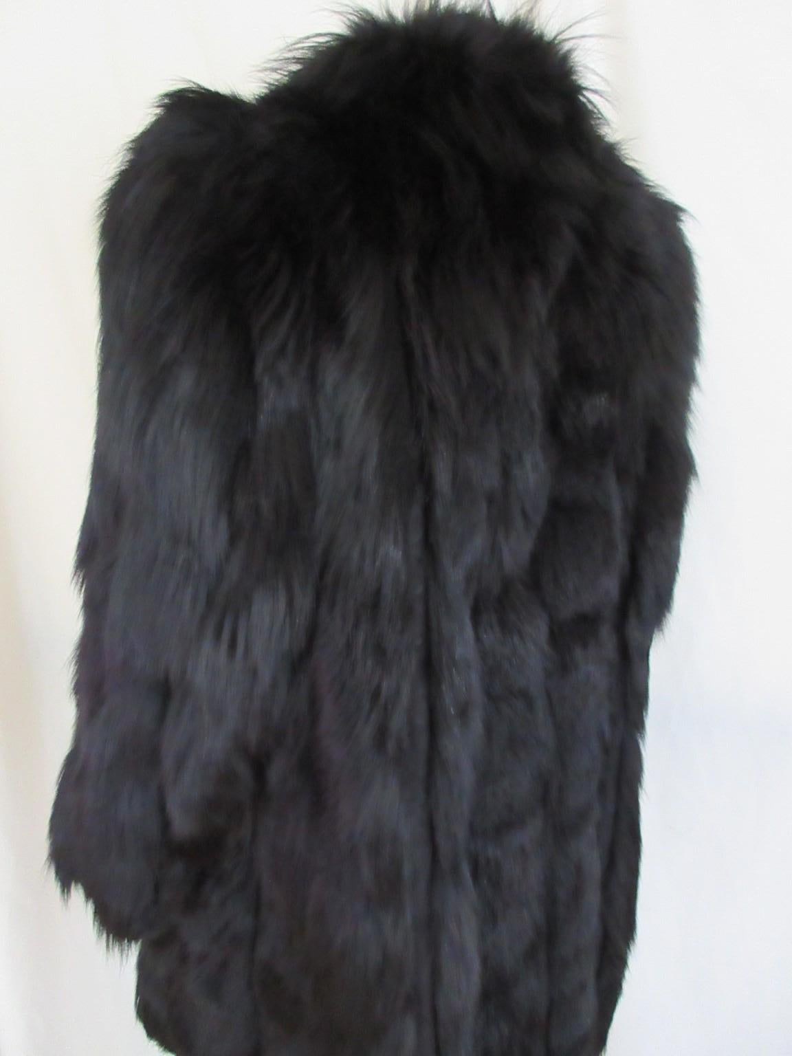 Manteau de fourrure noir extravagant Unisexe en vente