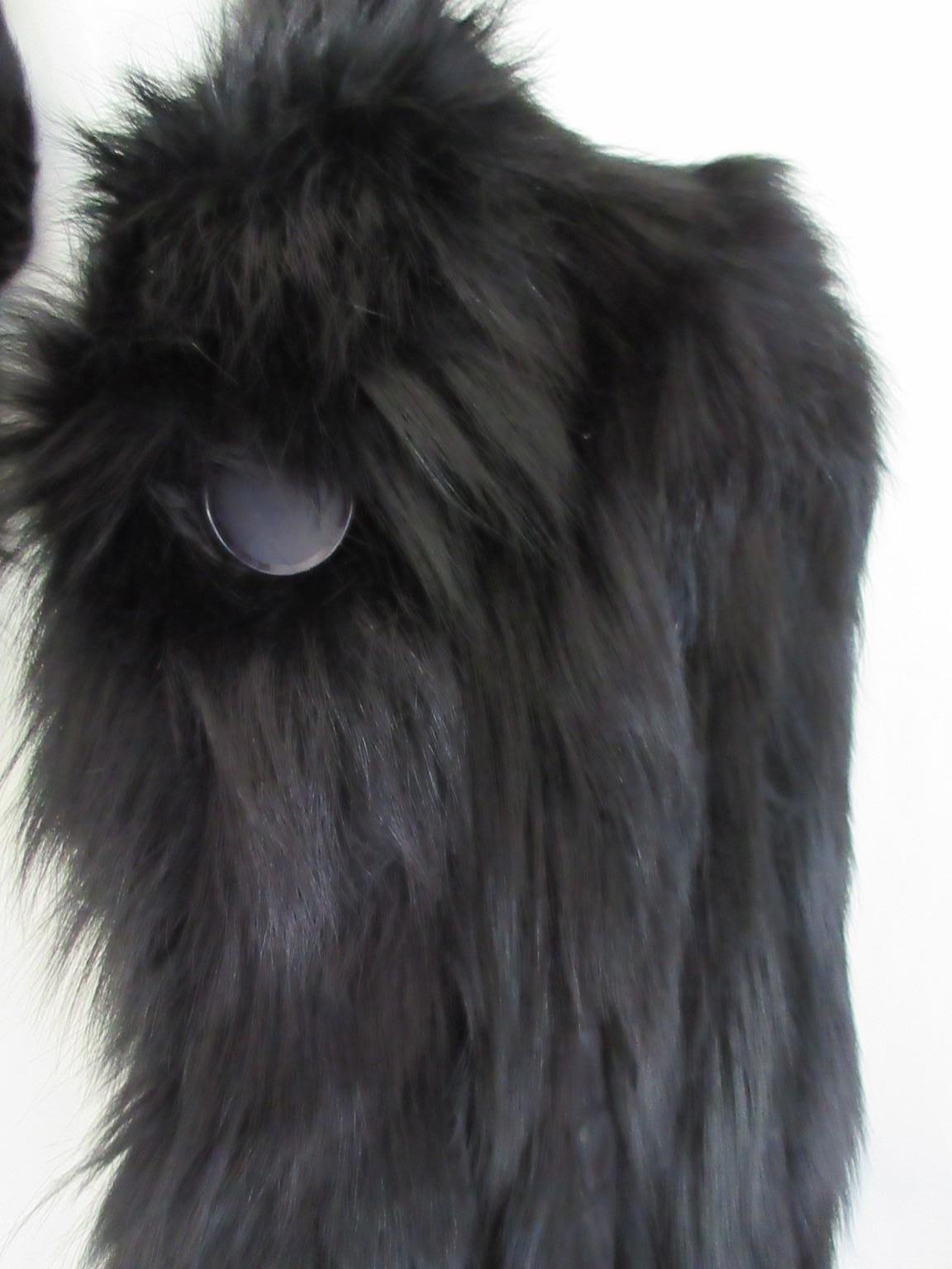 Manteau de fourrure noir extravagant en vente 3