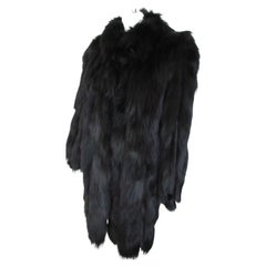 Manteau de fourrure noir extravagant