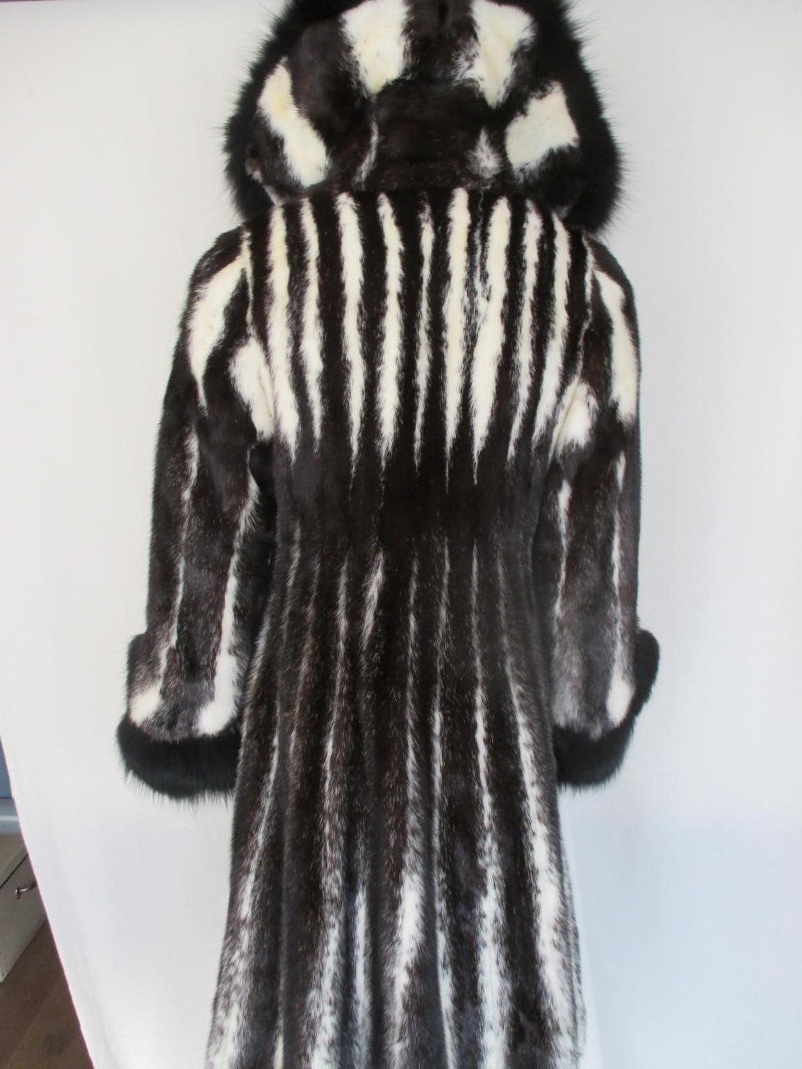 Extravagant Cross Mink Fox Fur Coat In Good Condition In Amsterdam, NL