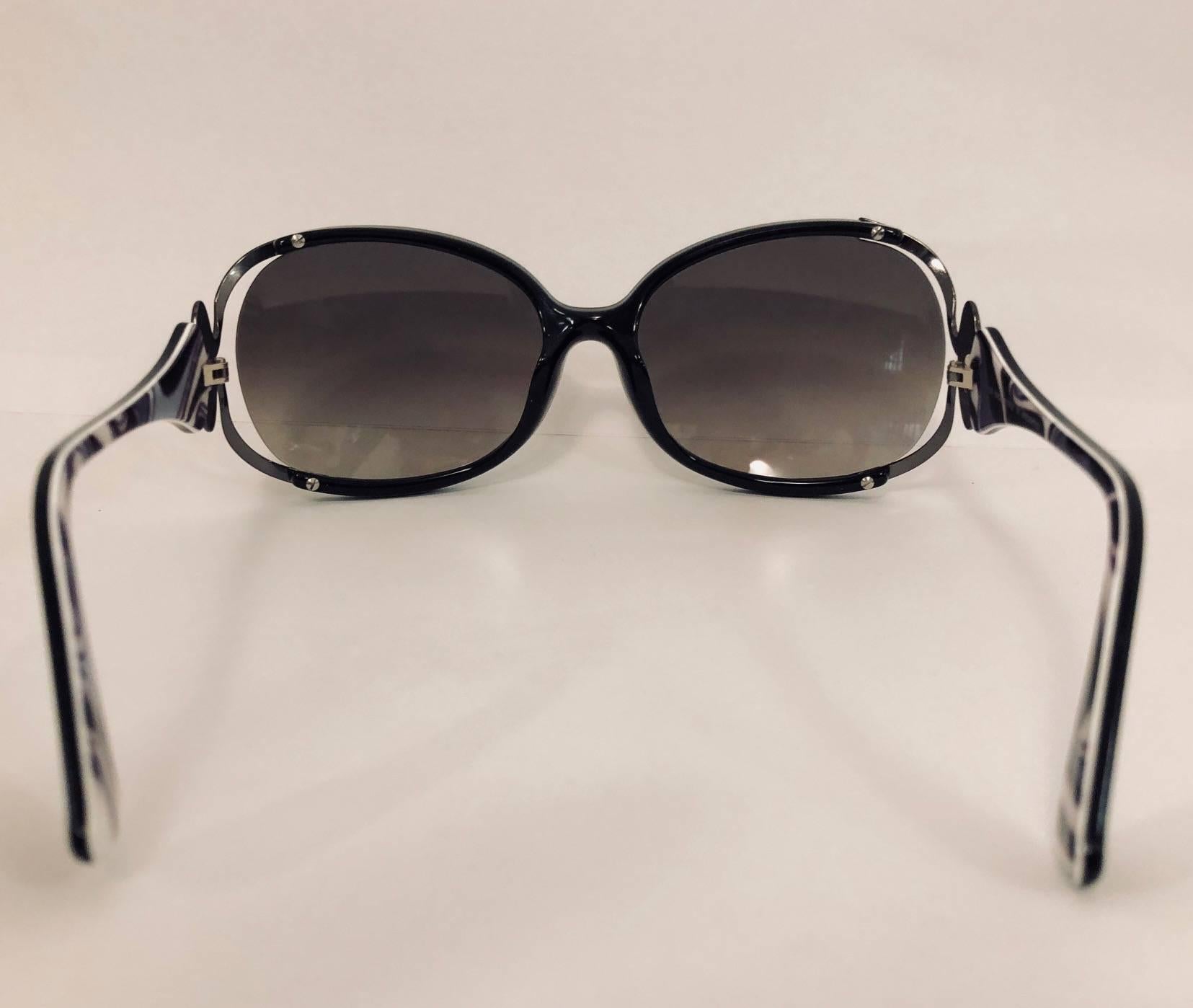 Extravagant Emilio Pucci Black Rim Frame w/ Pewter Tone Side & Pucci Print Arms In Excellent Condition For Sale In Palm Beach, FL