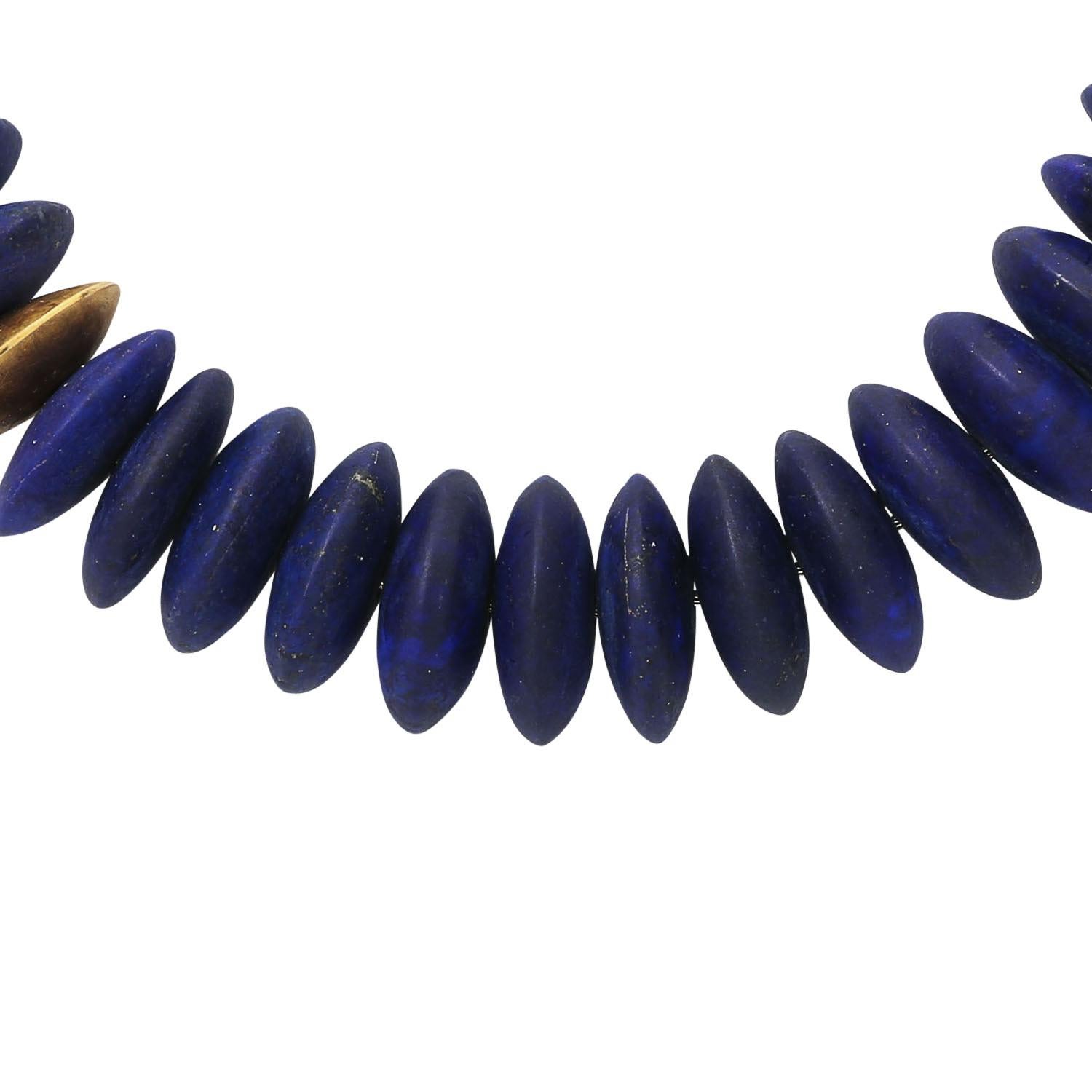 approx. 20x7 mm, with intermediate parts of the same shape made of GG 18K, L: approx. 53 cm, integrated bayonet clasp, 1990s, good condition, one gold lens with dedication engraving, HANDMADE!



Necklace of lapis lazuli, lens shaped, approx. 20x7