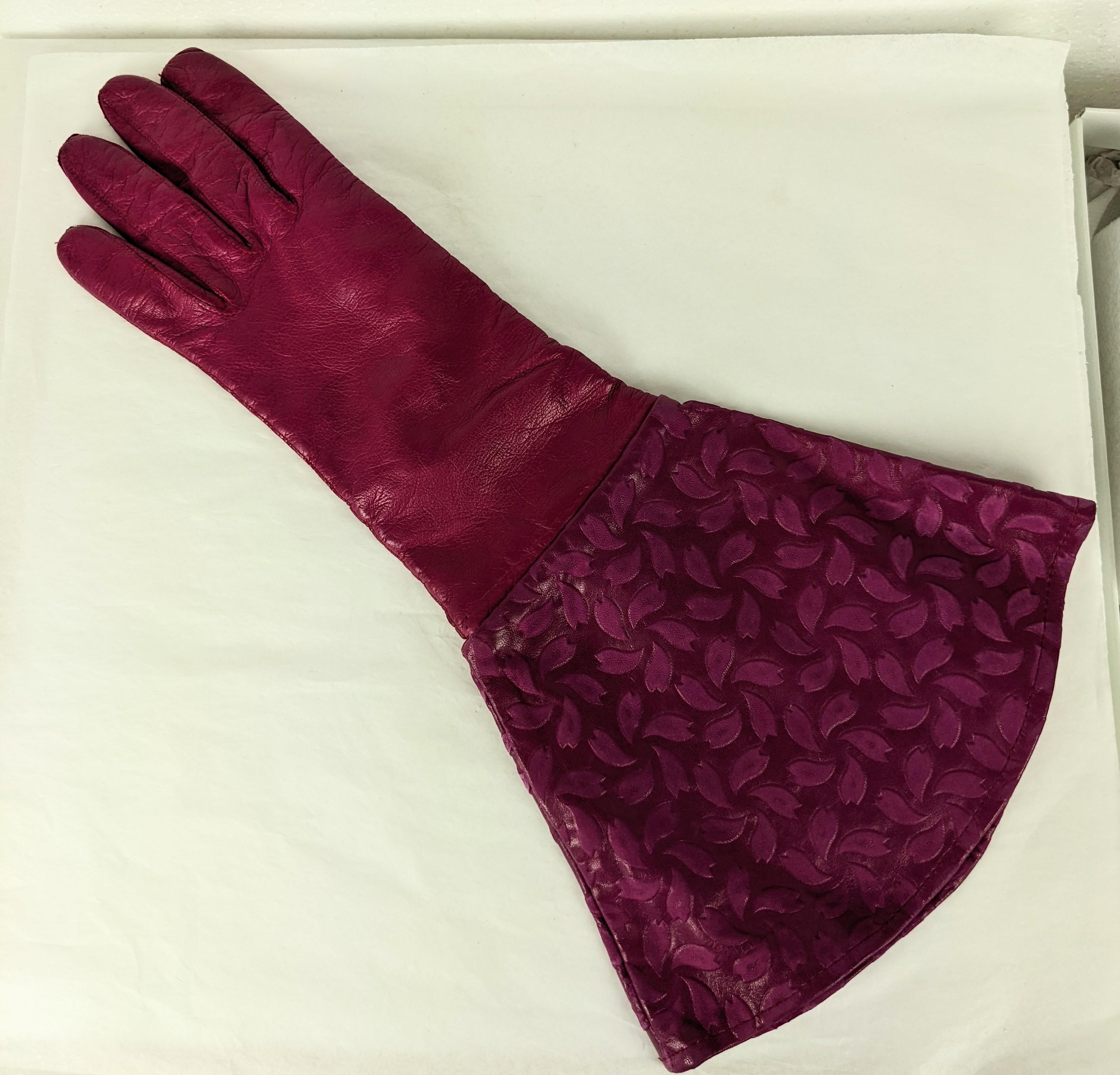 Extravagant Rasberry Leather Cuffed Gloves, Carolina Amato In Good Condition For Sale In New York, NY