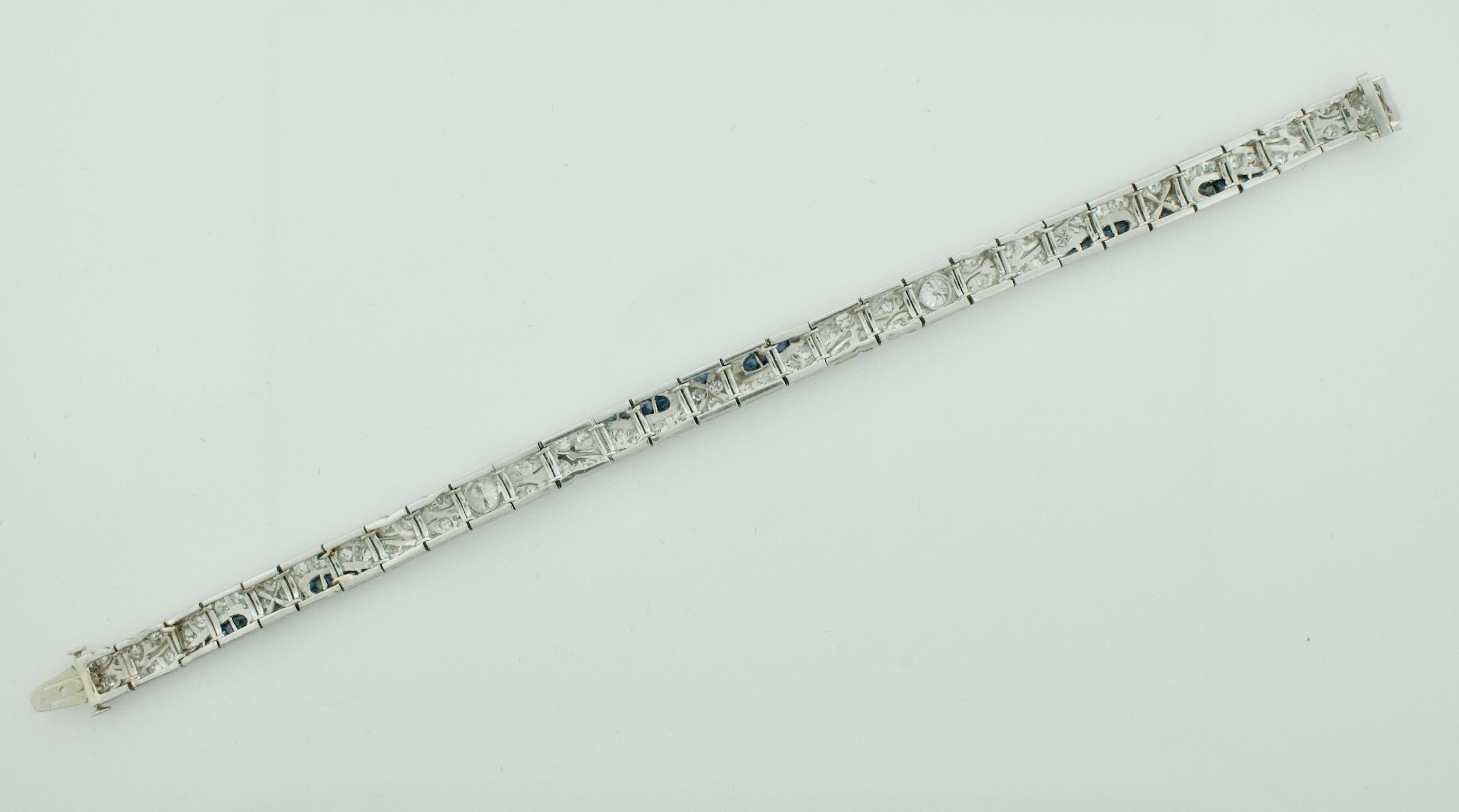 Art Deco Diamond and Sapphire Bracelet in Platinum, circa 1920s In Excellent Condition For Sale In Wailea, HI