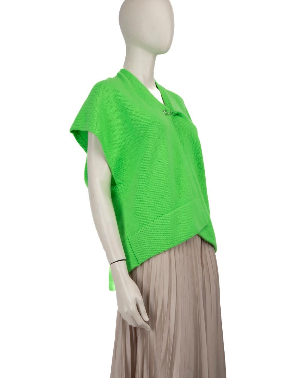 CONDITION is Very Good. Hardly any visible wear to the cardigan is evident on this Extreme Cashmere designer resale item. Please note the size label on this item is missing. 
  
  
  
  Details
  
  
  Green 
  
  Cardigan 
  
  Cashmere 
  
  Short