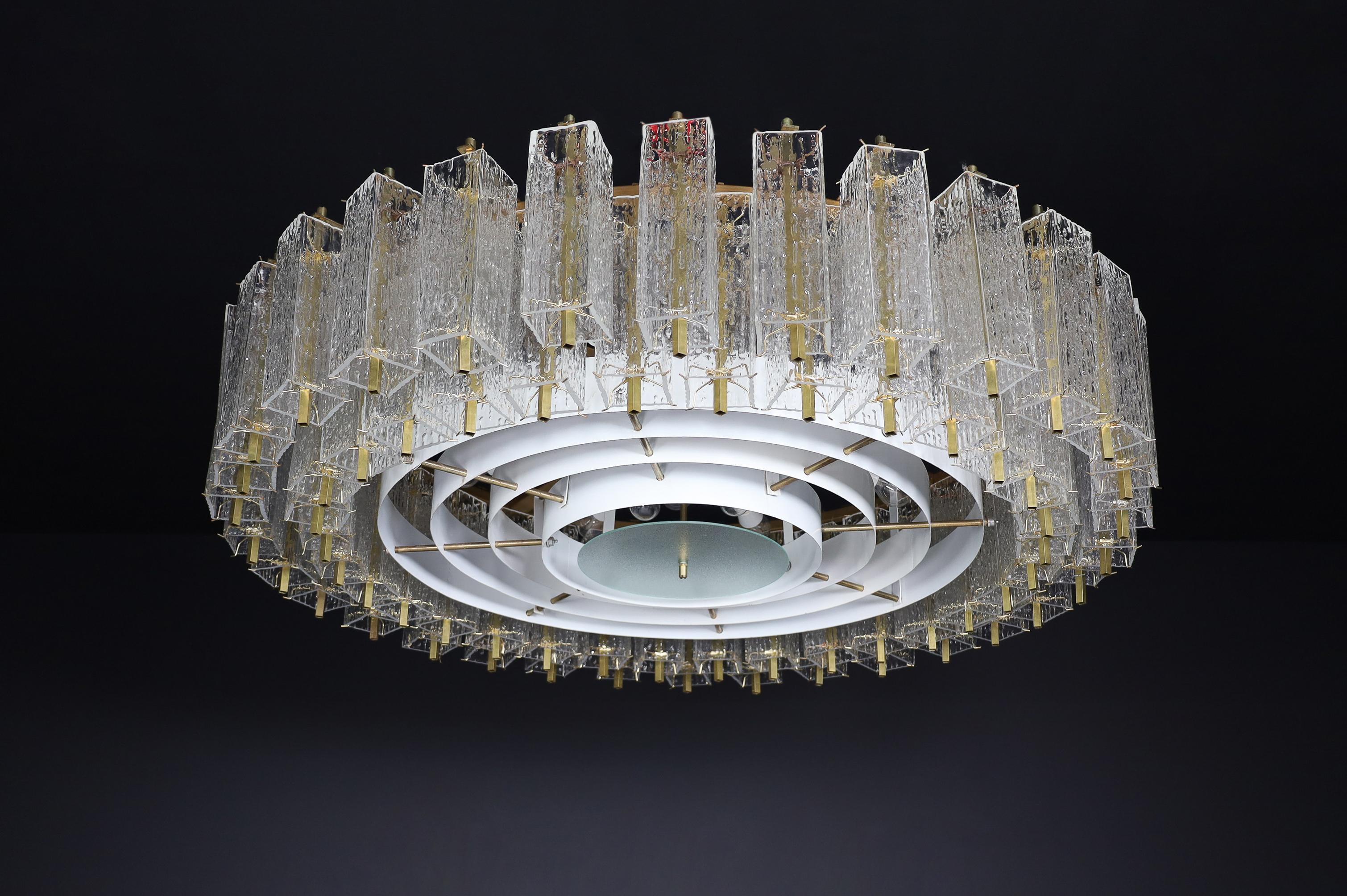 Large Midcentury Chandelier in Structured Glass and Brass, Europe 1960s

These excellent and heavy-quality chandelier was made in Europe and manufactured circa the 1960s. The chandelier has twenty (E27) sockets and holds numerous structured glass