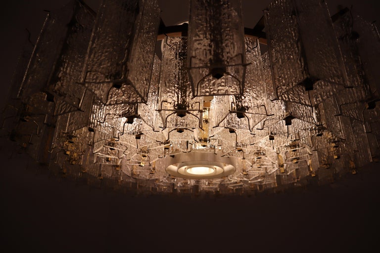 Extreme Large Midcentury Chandeliers in Structured Glass and Brass from Europe For Sale 7