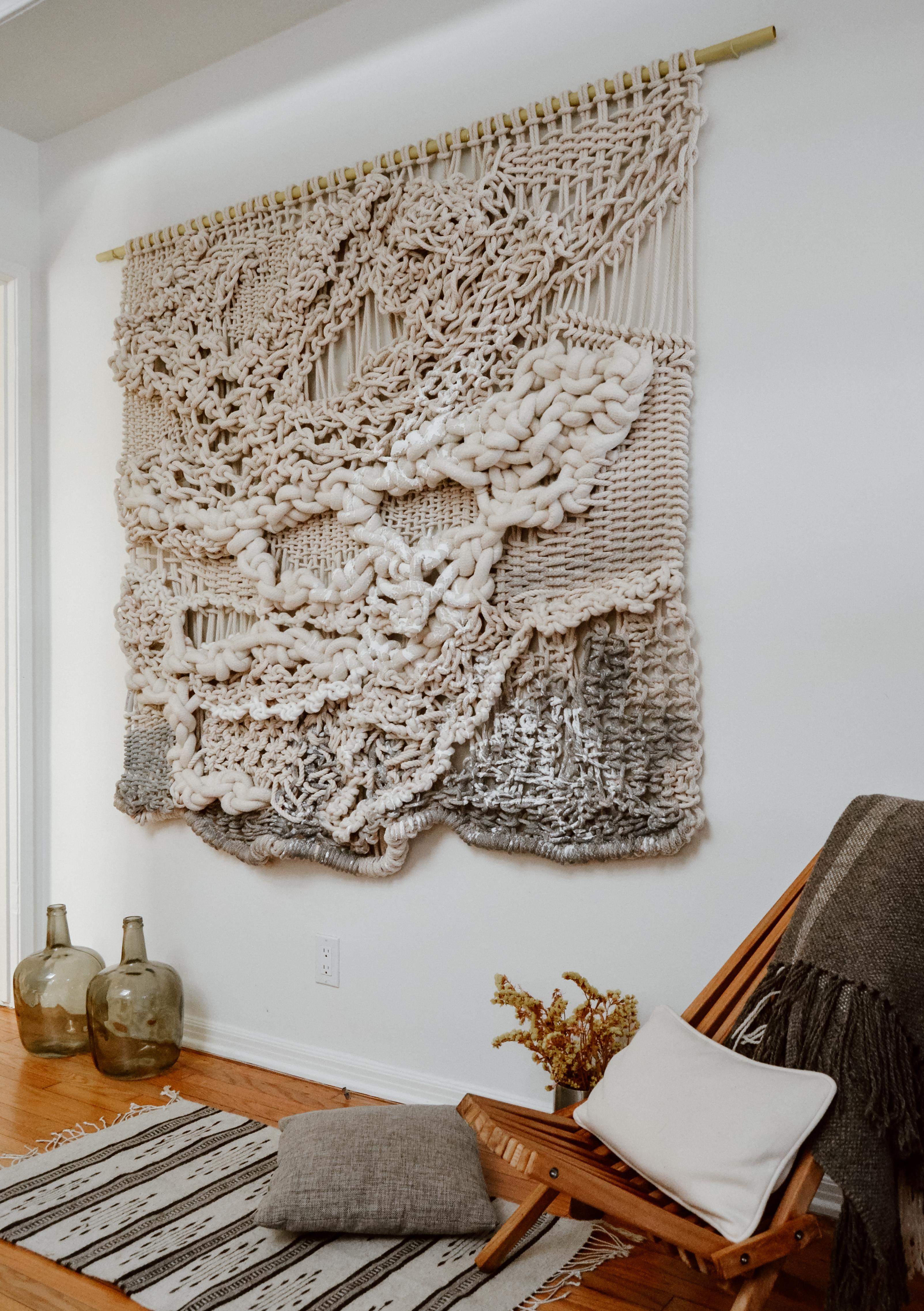 Extreme Macrame Wall Art made combining different traditional textiles like weaving and macrame.
This Fiber Art will be the absolute protagonist of any space adding texture and volume to walls.
An unique tapestry delicately hand knotted with