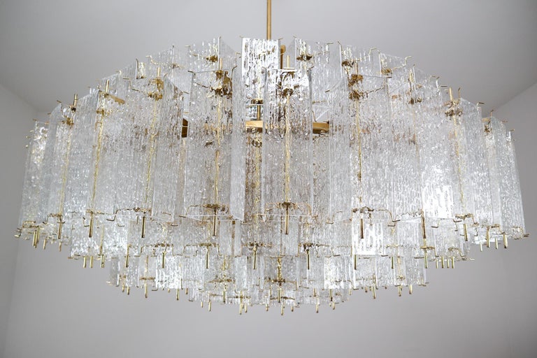 20th Century Extreme Extra Large Midcentury Brass Chandelier in Structured Glass from Europe For Sale