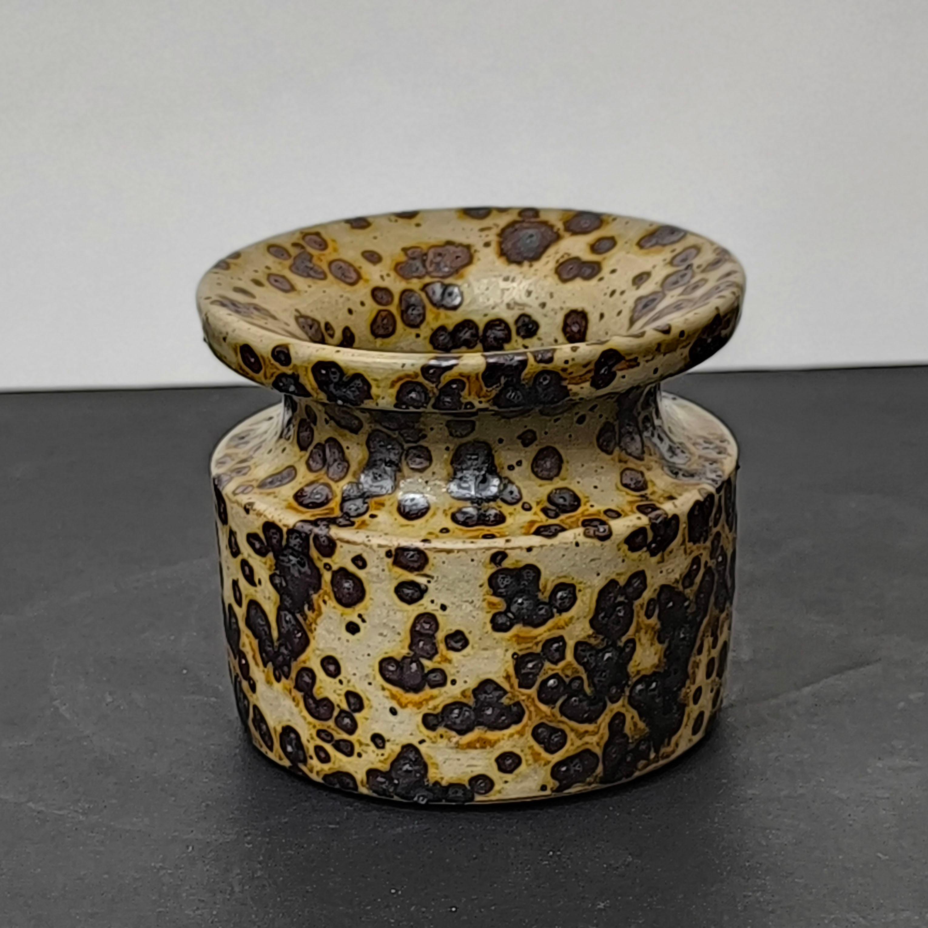 Stoneware Jar by Claes Thell.
Claes Thell owm Studio in Höganäs,  Sweden, 1978.
A glaze of particular refinement with a spectacular arrangement of patterns during firing, 
completely typical for this great ceramist, made in his own studio in