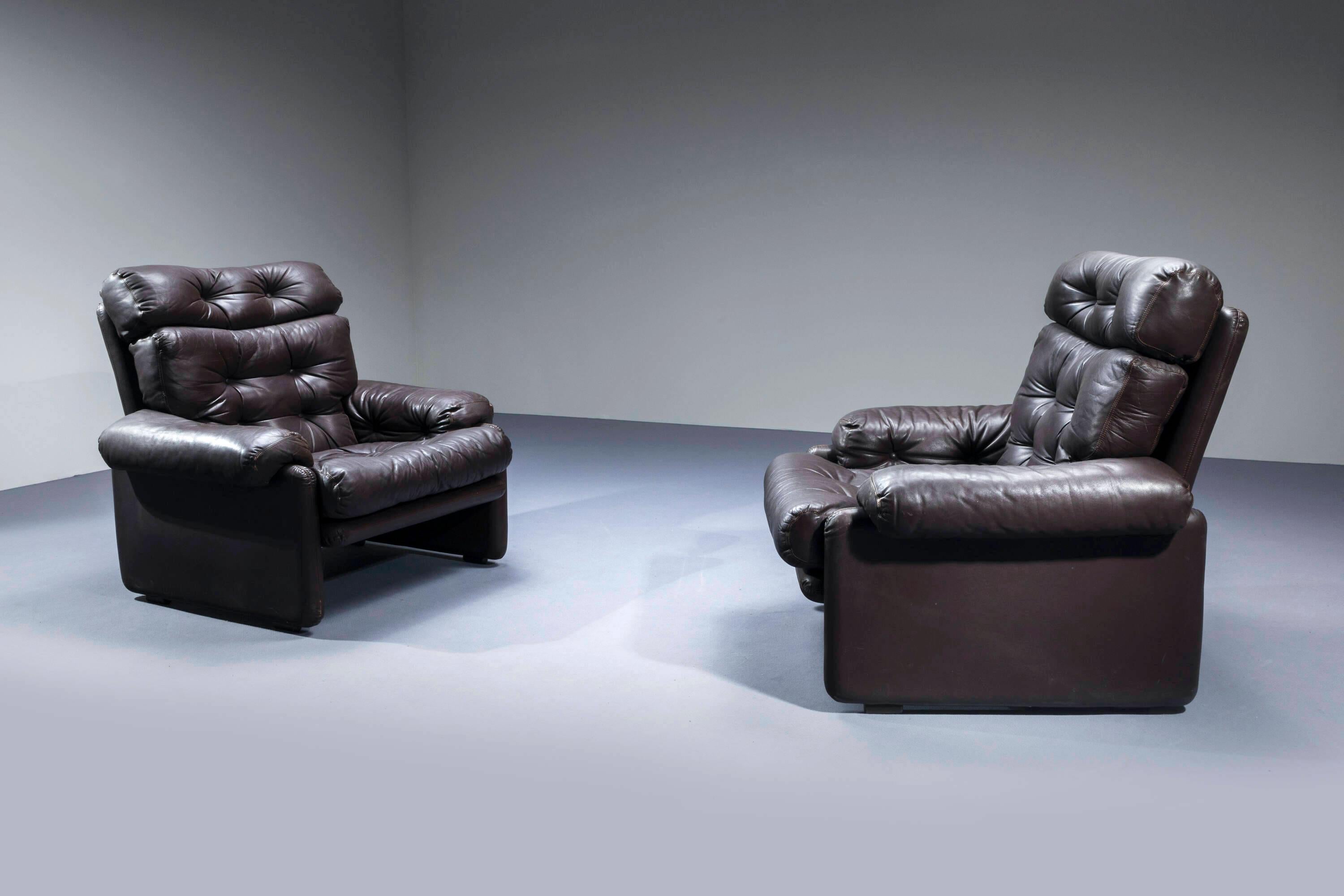 Une paire de chaises longues vintage 