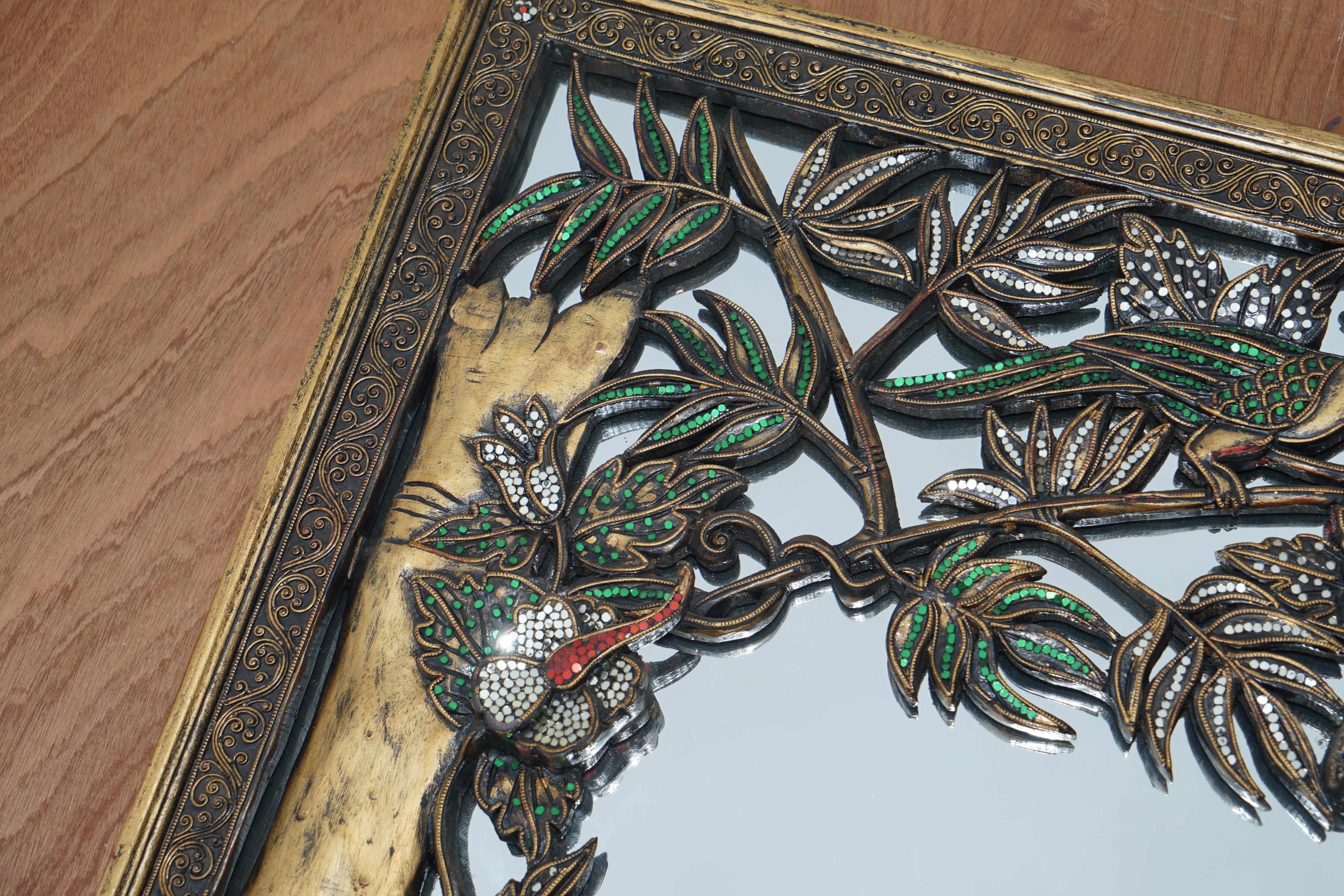 Espejo decorativo de cuerpo entero Aves del Paraíso con detalles florales siglo XX en venta