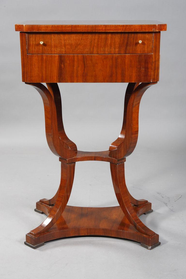 Extremely Decorative Sewing Table in the Biedermeier Style In Good Condition For Sale In Berlin, DE