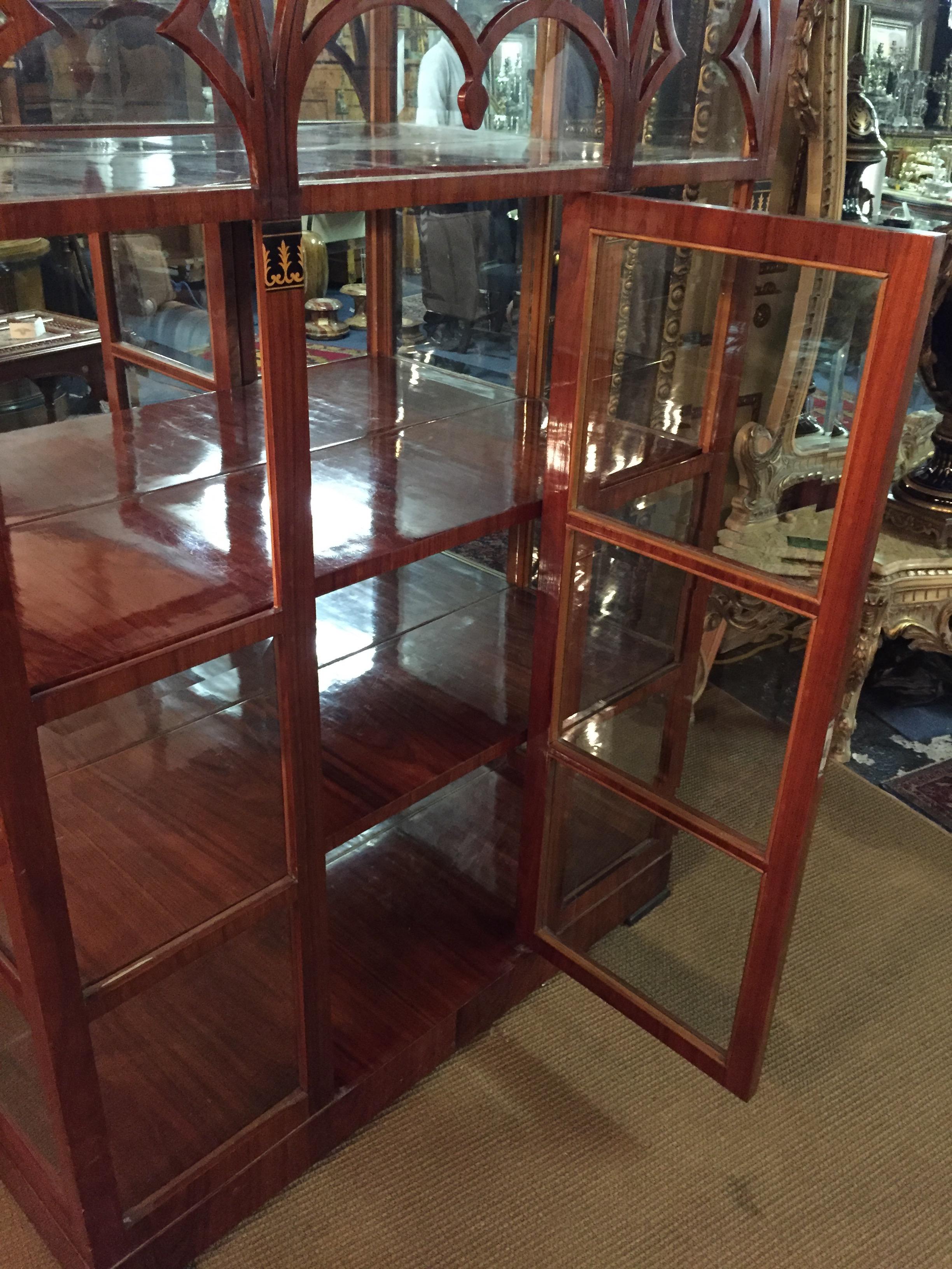 Äußerst elegante Wiener Vitrine im Biedermeier-Stil 4