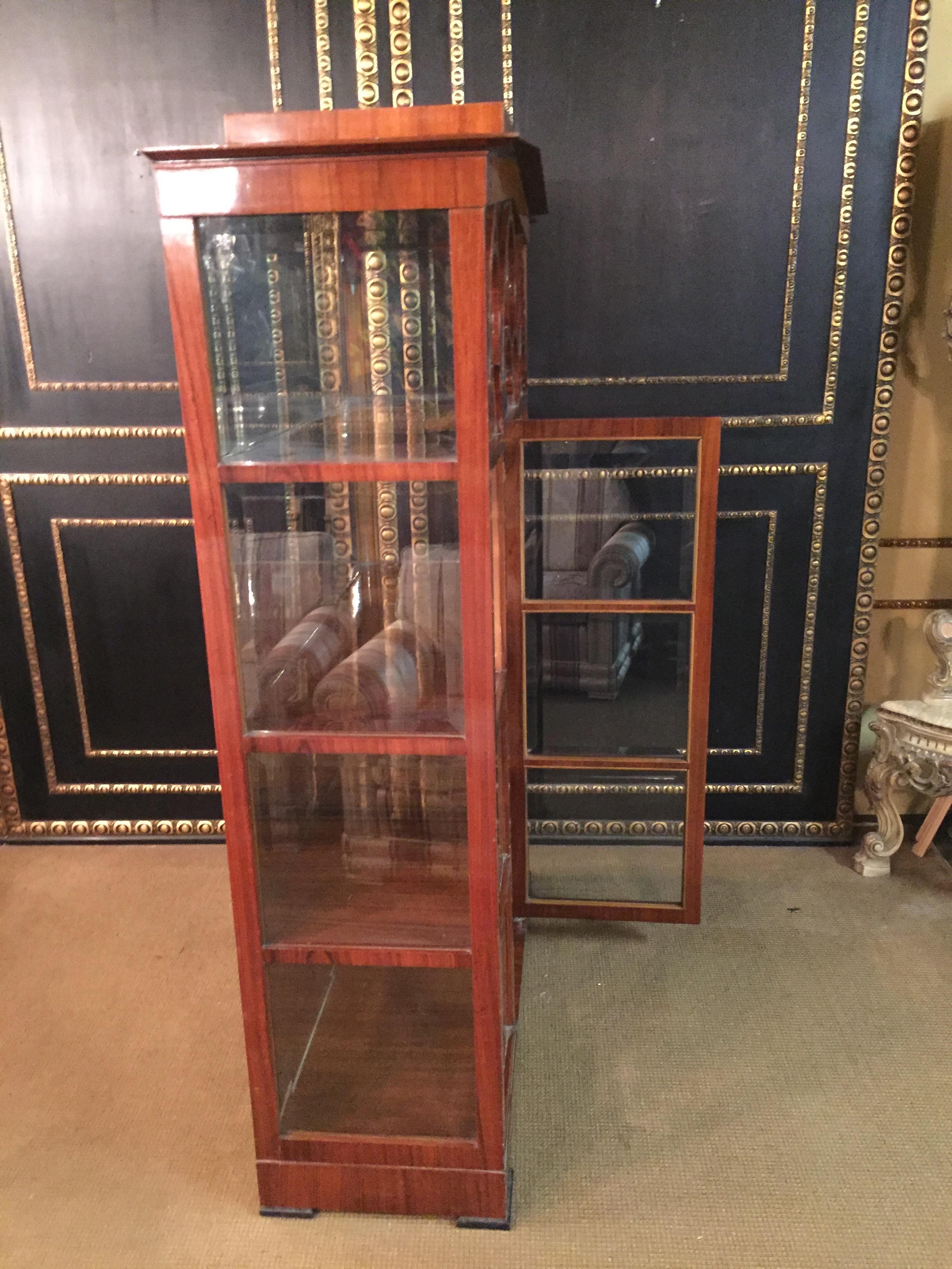 Äußerst elegante Wiener Vitrine im Biedermeier-Stil 12