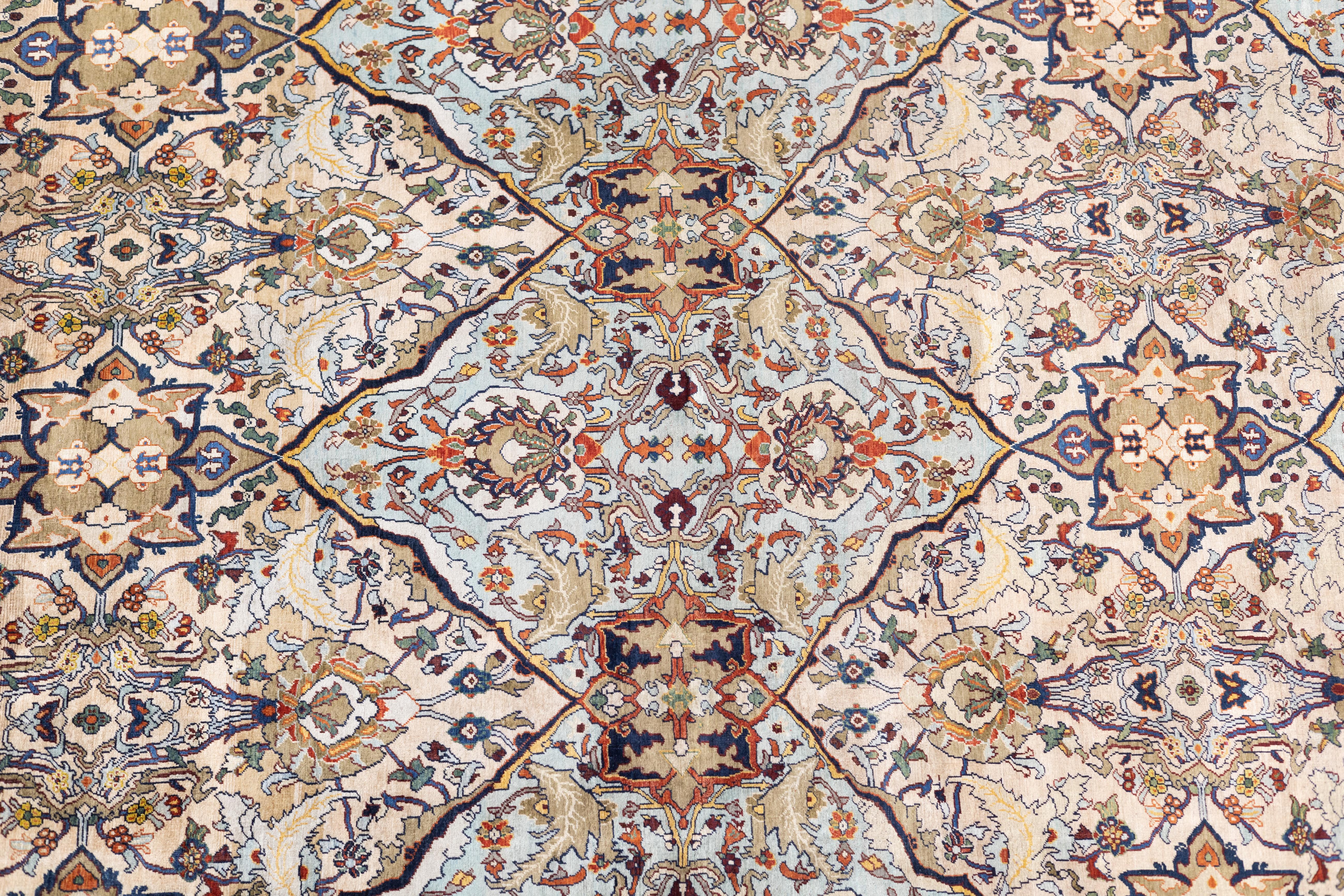 Très beau tapis ancien en soie persane Heriz 4'10