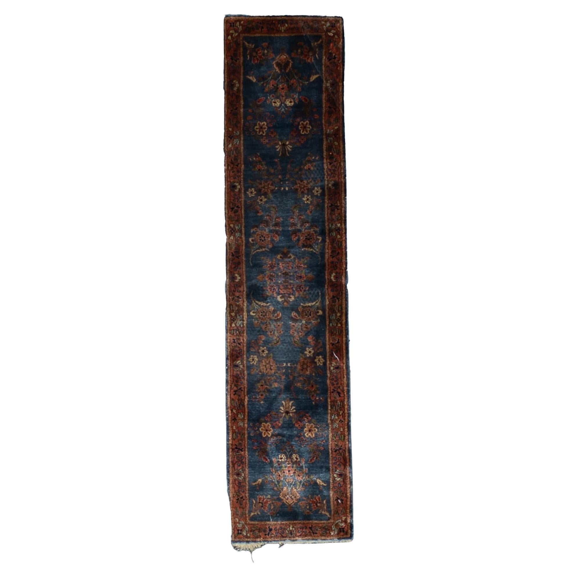 Un antico e raffinatissimo runner in seta persiana Kashan 5'3" x 13'0"