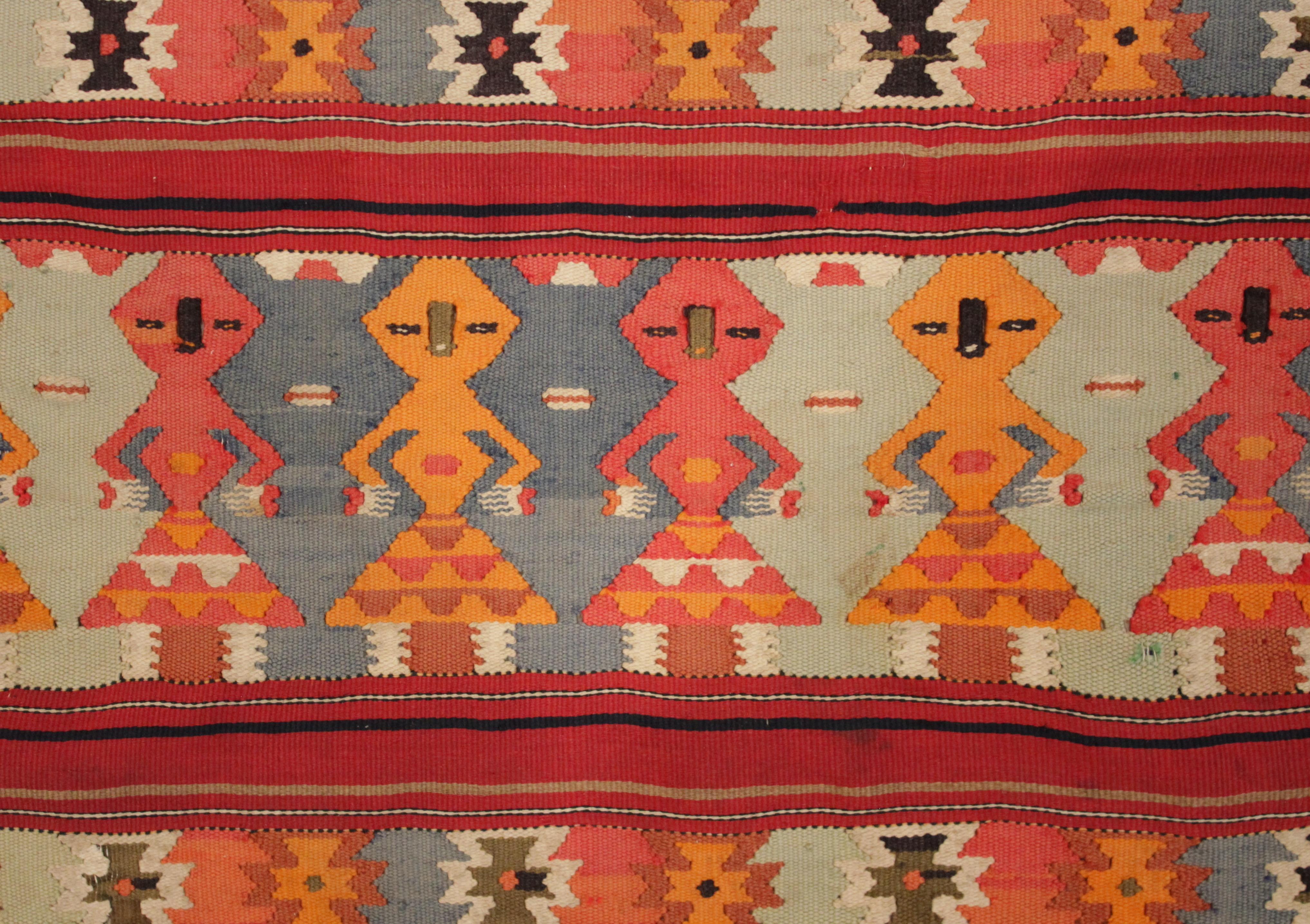 Ein sehr feiner Kissenbezug aus der Region Gafsa in Zentraltunesien, exquisit gewebt aus Wolle mit Seidendetails, verziert mit geometrischen Motiven, die entlang horizontaler Fächer angeordnet sind. Der untere Rock ist mit sechs Frauenfiguren
