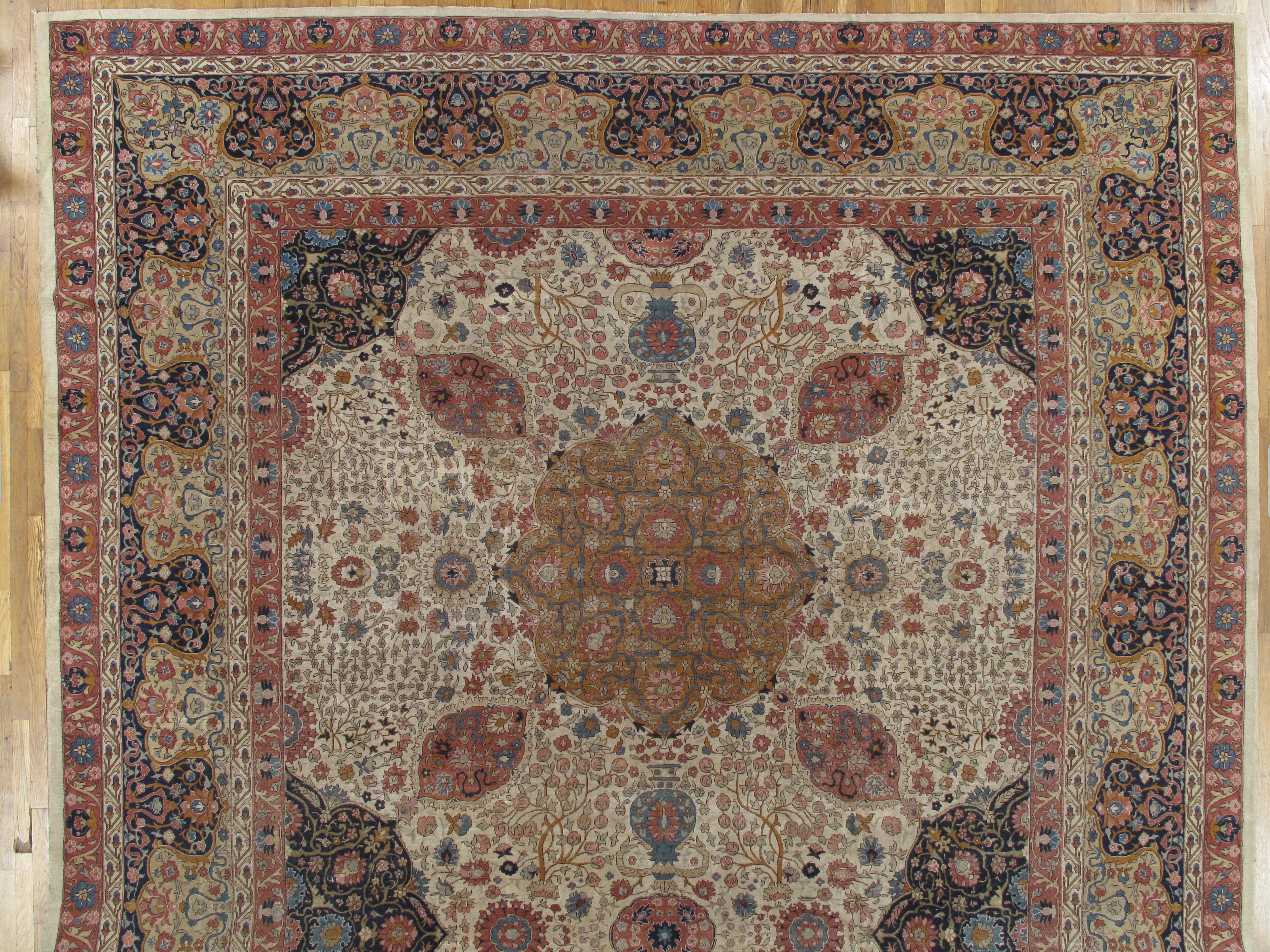 Extremely Fine Antique Sivas Handmade Carpet, Red and Green, All-over Design For Sale 1
