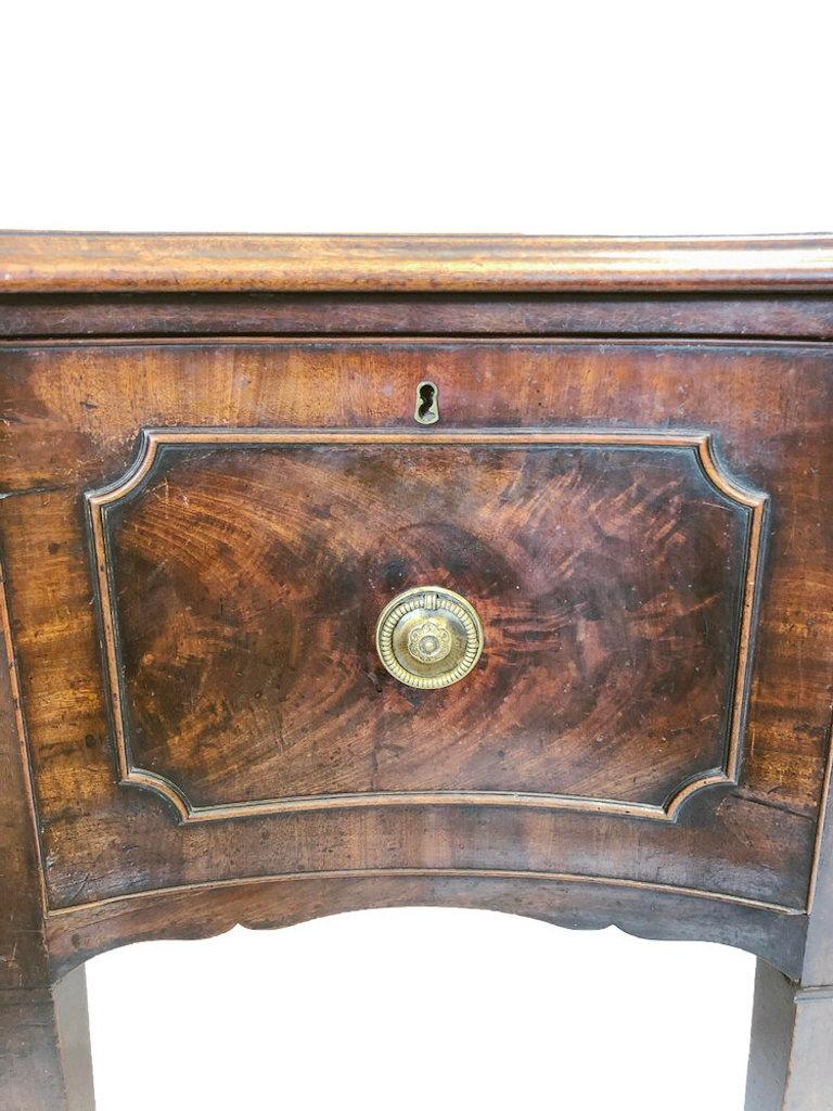 Extremely Fine George III Mahogany Sideboard For Sale 2