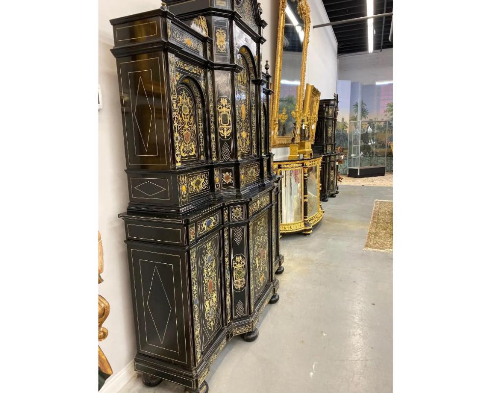 Meuble de rangement baroque italien extrêmement raffiné en bois ébénisé, faux ivoire et pierre dure en vente 4