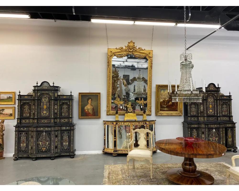 Meuble de rangement baroque italien extrêmement raffiné en bois ébénisé, faux ivoire et pierre dure en vente 5