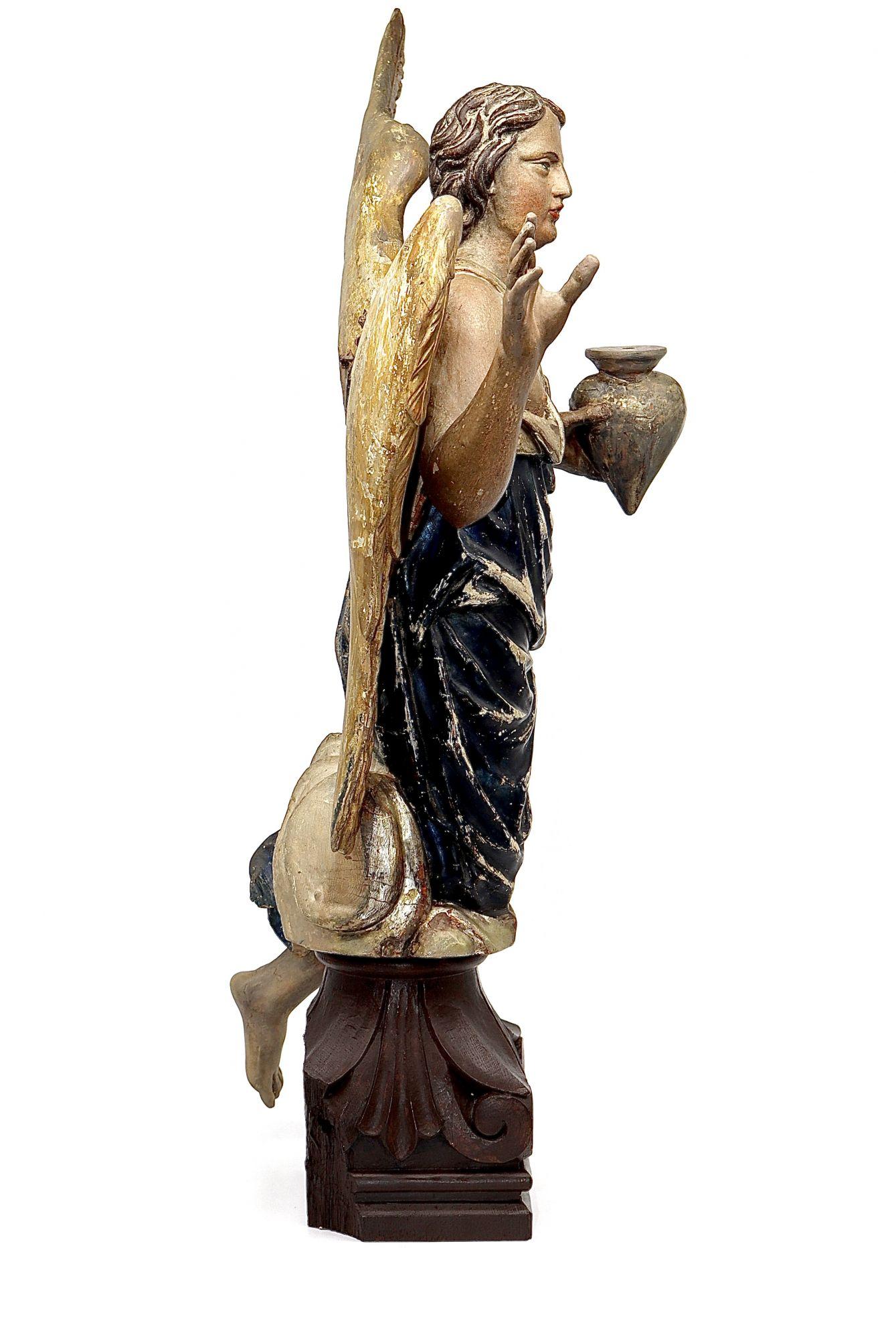 Äußerst feine nordeuropäische geschnitzte Holz- und polychrom verzierte Figur aus Holz (Deutsch)
