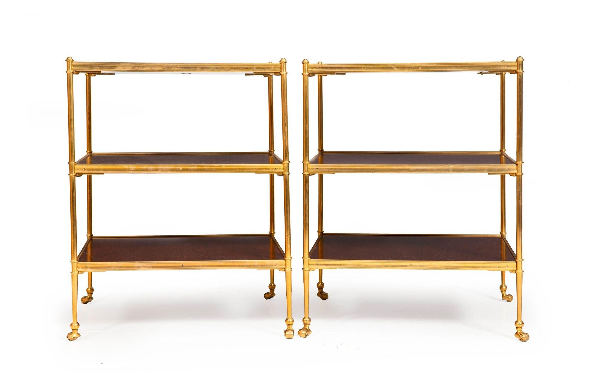 Regency Paire de tables d'appoint à trois niveaux en acajou et bronze extrêmement fine, Jansen attr.