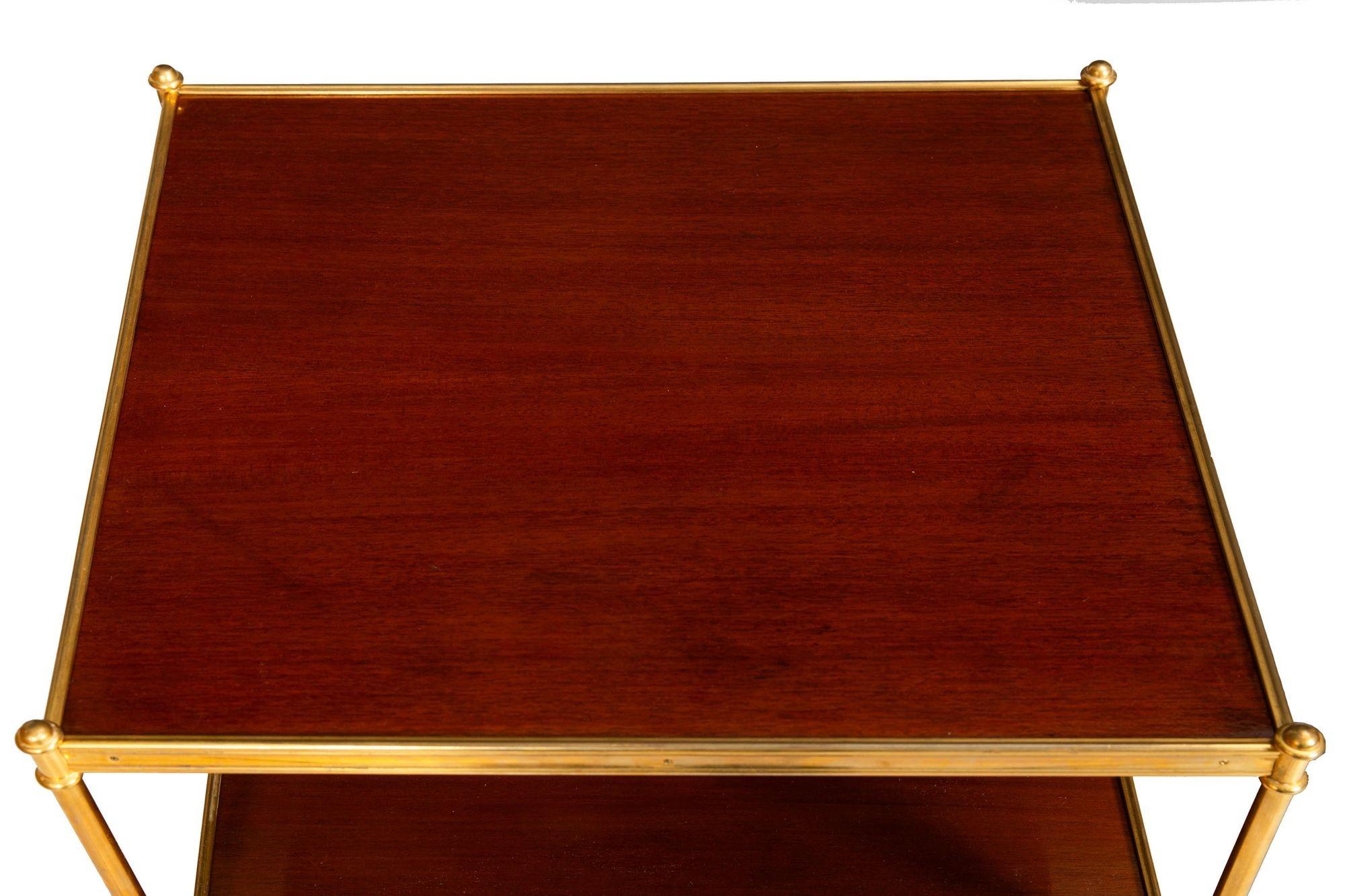 20ième siècle Paire de tables d'appoint à trois niveaux en acajou et bronze extrêmement fine, Jansen attr.