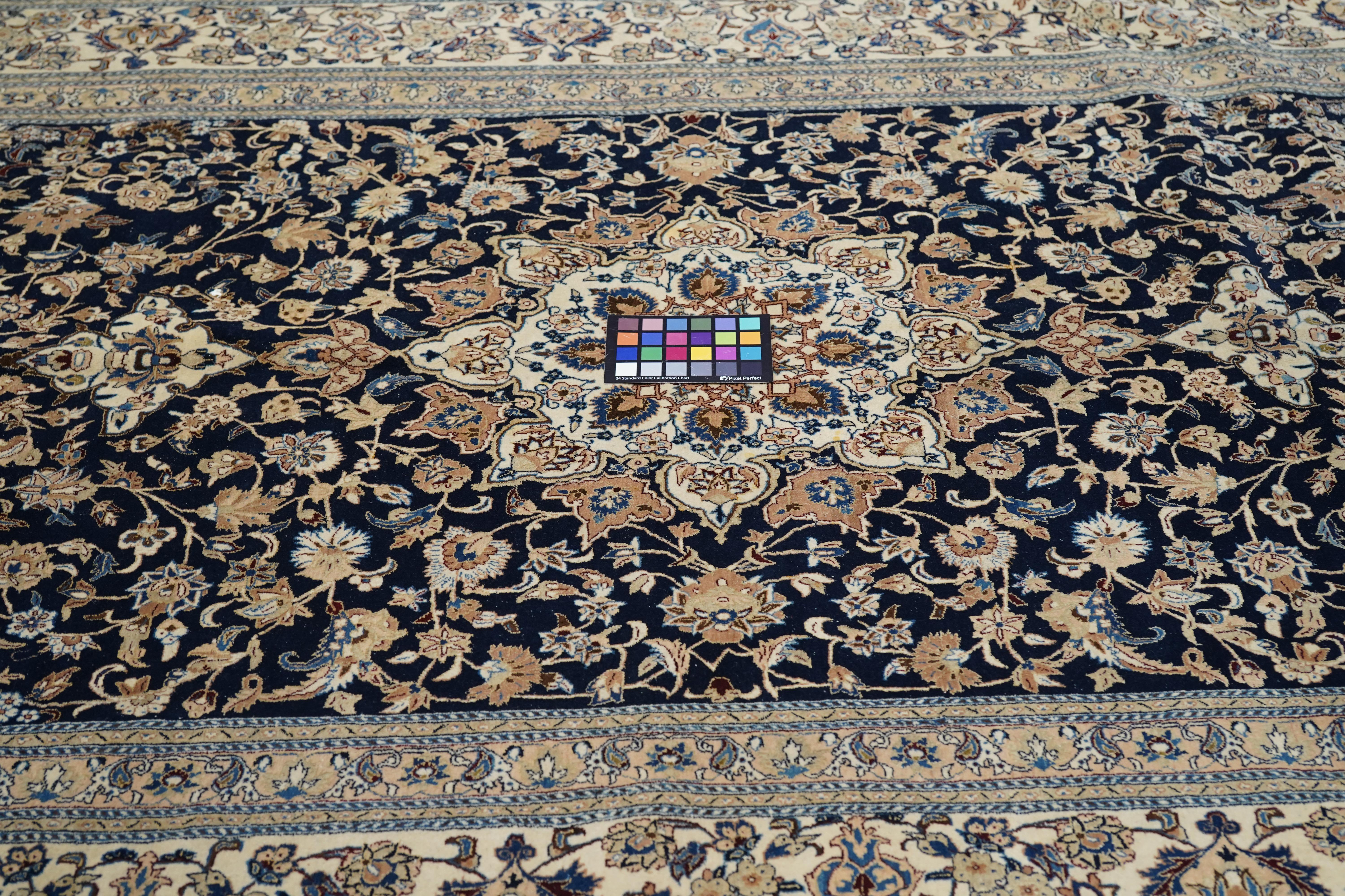 Tappeto persiano estremamente fine in lana e seta Habibian 5'4'' x 9'6'' in vendita 4