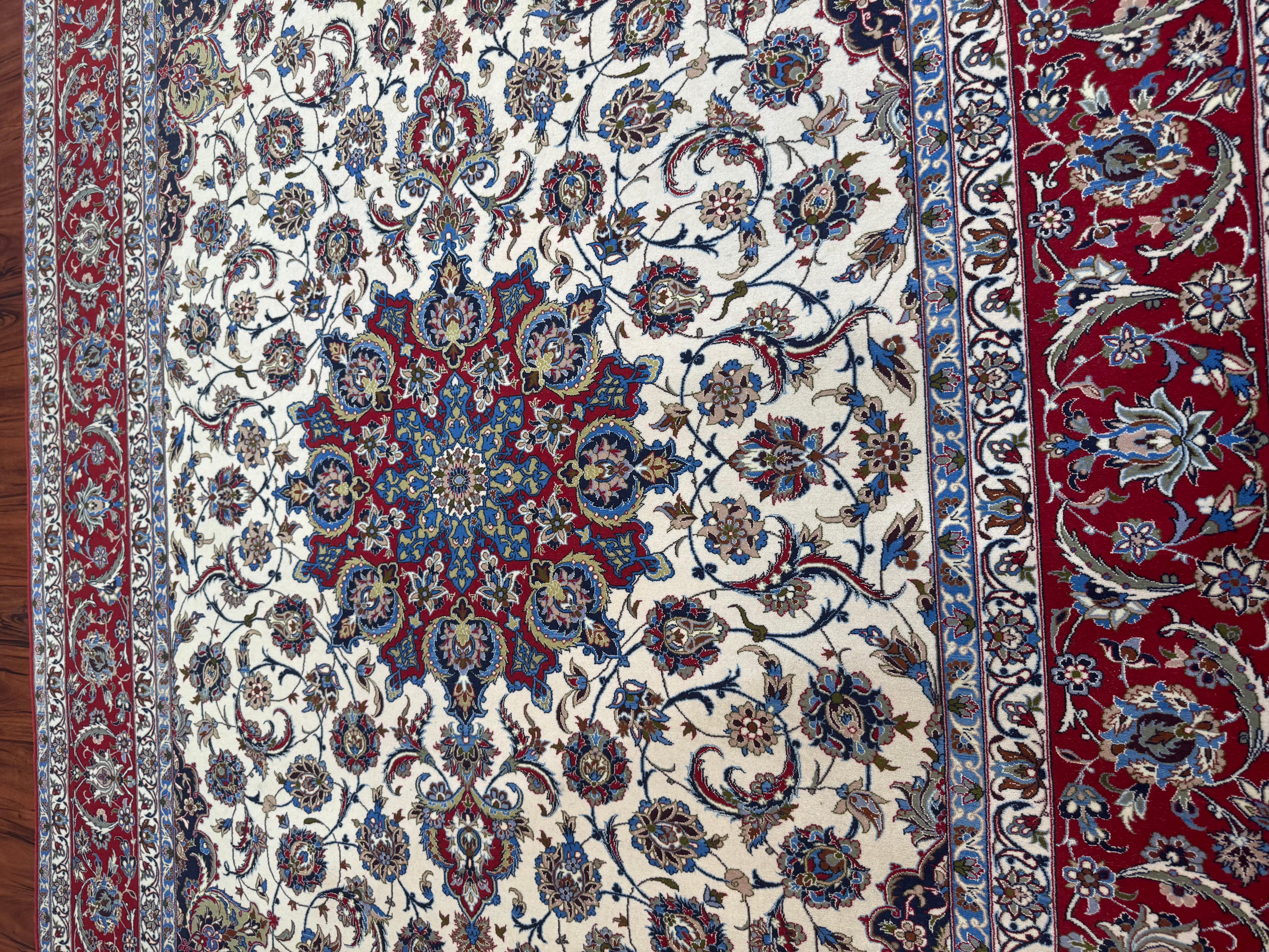 Tappeto persiano Isfahan estremamente pregiato in vendita 2