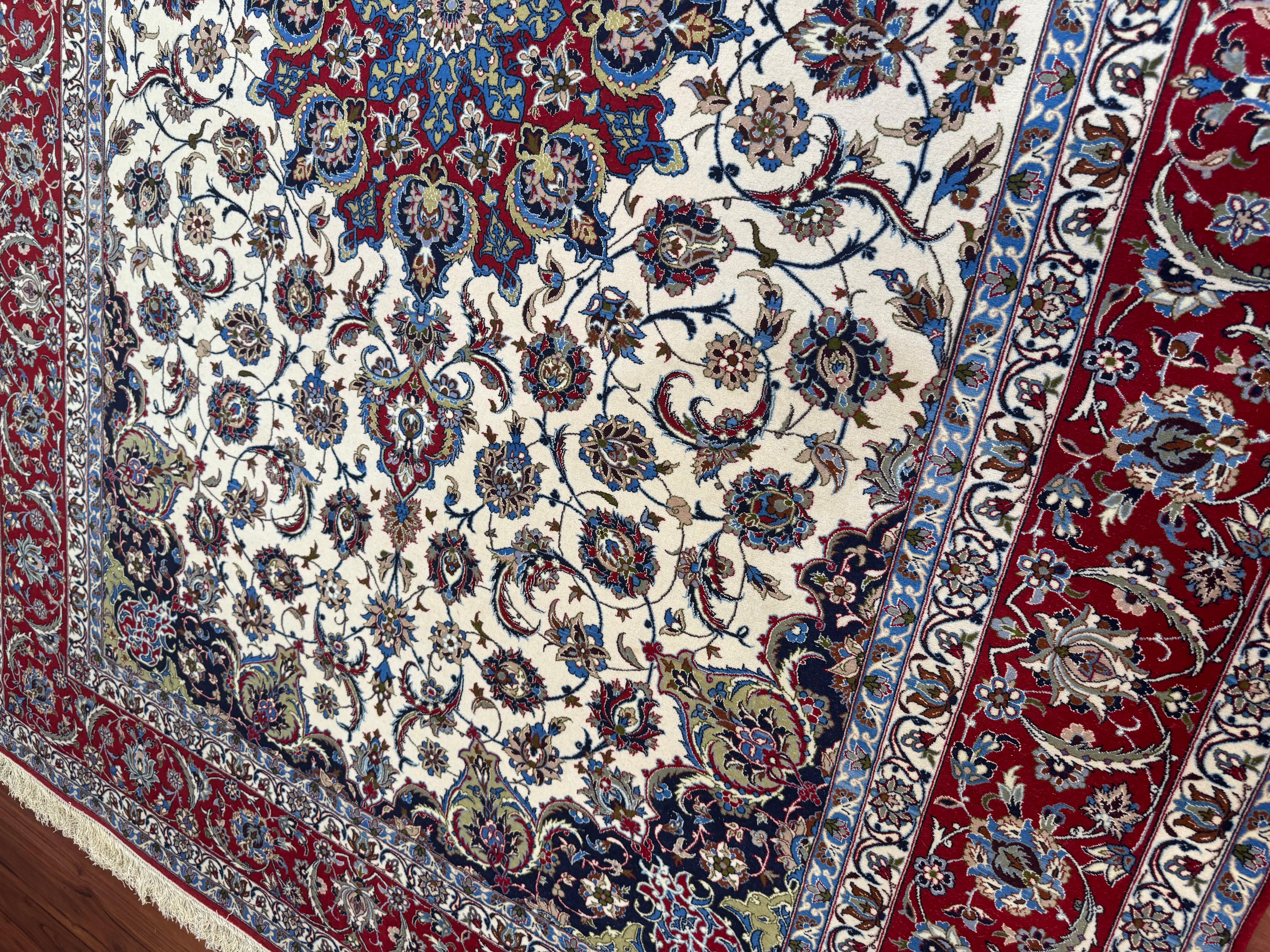 Tappeto persiano Isfahan estremamente pregiato in vendita 3