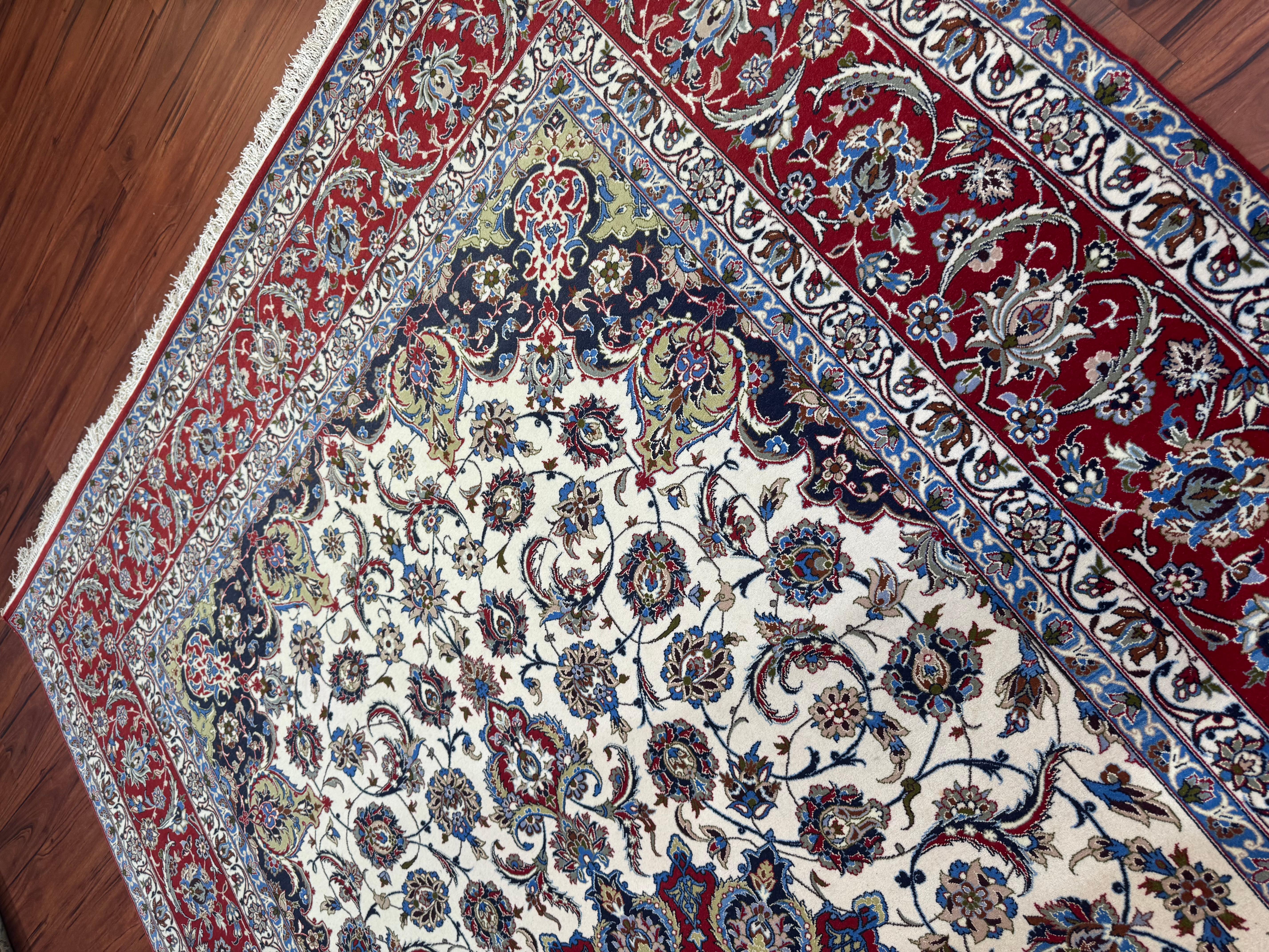 Tappeto persiano Isfahan estremamente pregiato in vendita 1