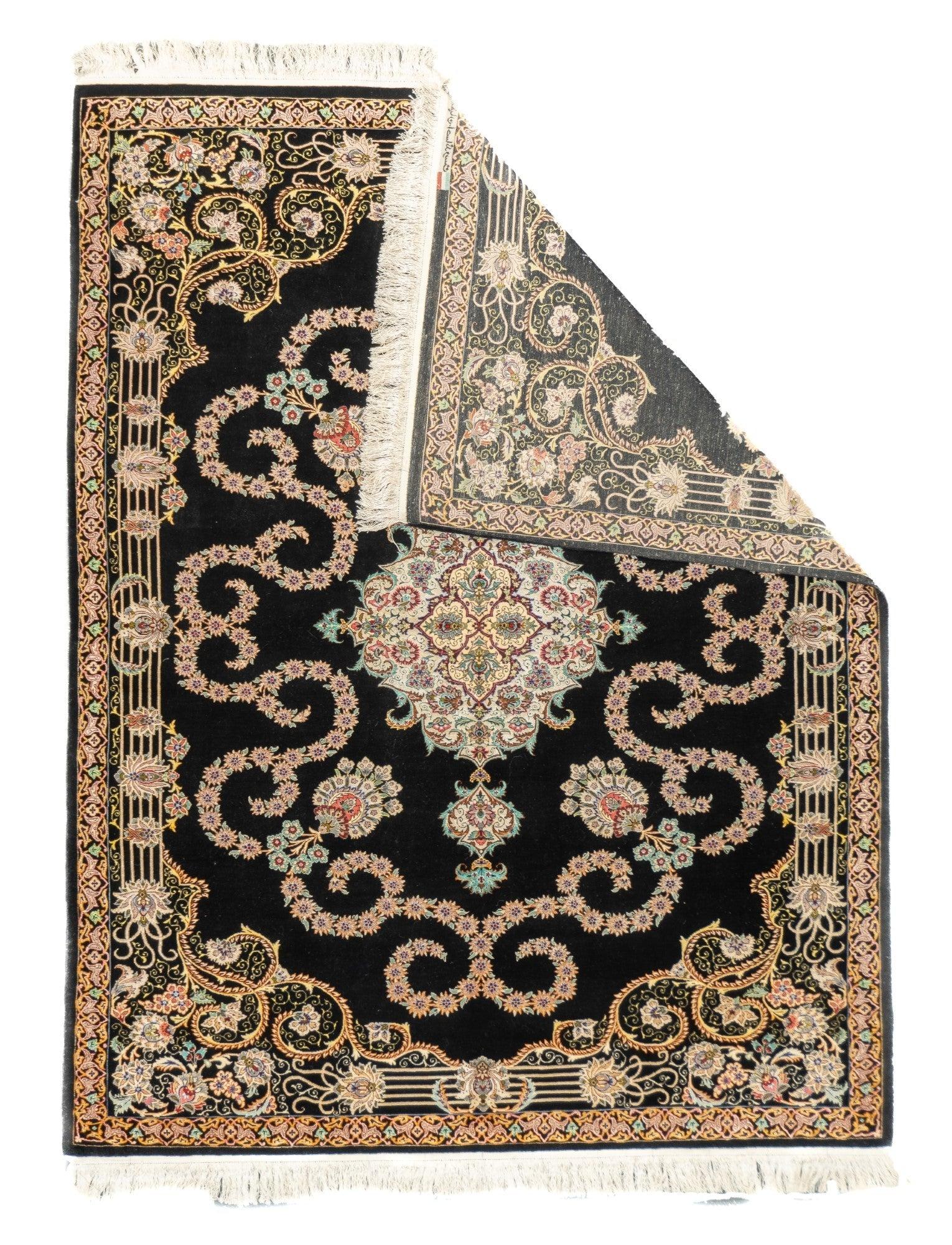 Extrem feine persische Isfahan Wolle und Seide Teppich 5'3'' x 6'10''. Die malerische, alte persische Hauptstadt, die seit dem frühen 20. Jahrhundert feine oder sehr feine Streuteppiche bis hin zu großen Teppichen gewebt hat, oft in komplexen