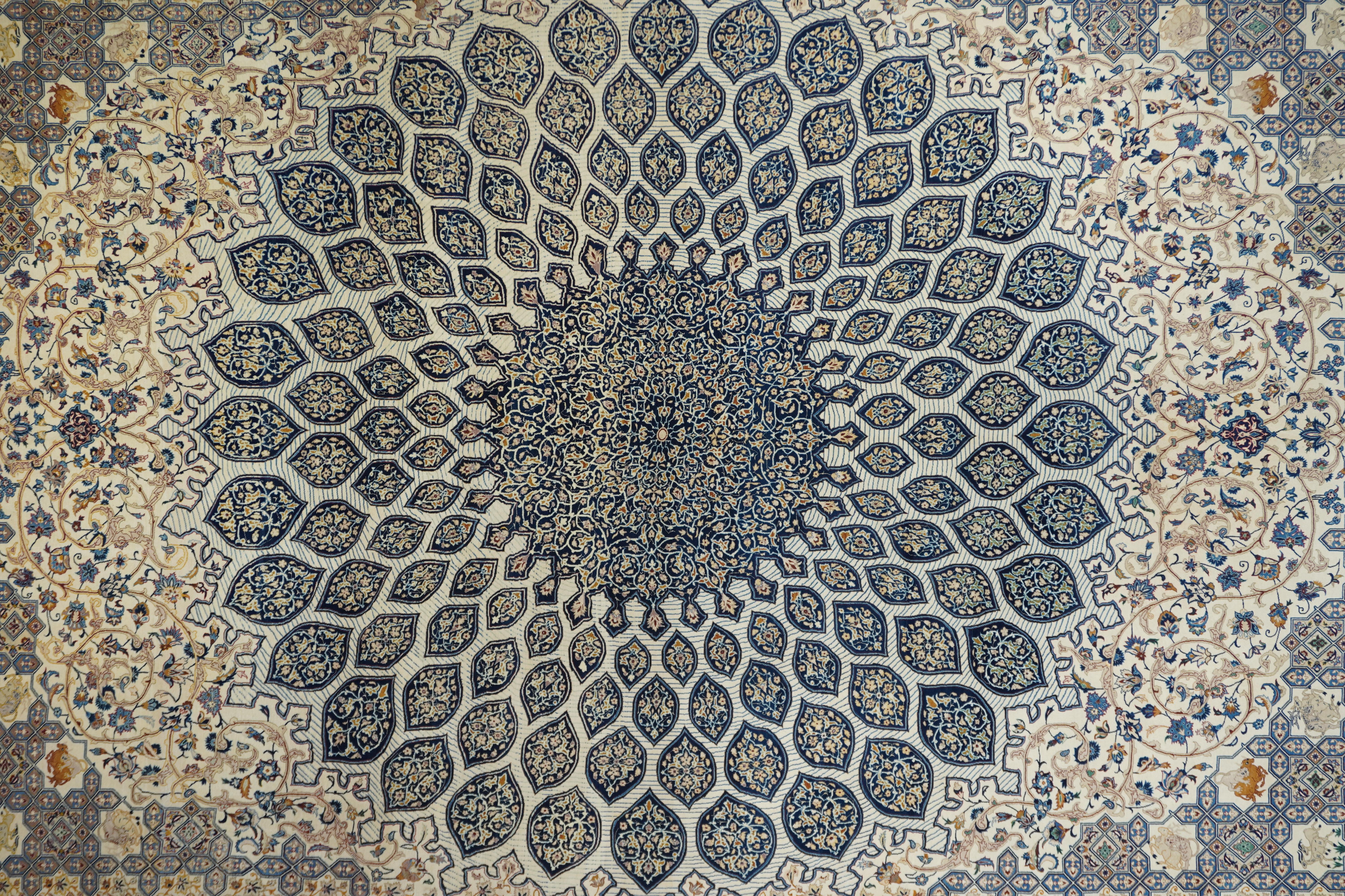 Persiano Tappeto persiano Isfahan in lana e seta estremamente pregiato 7'4'' x 11'4'' in vendita