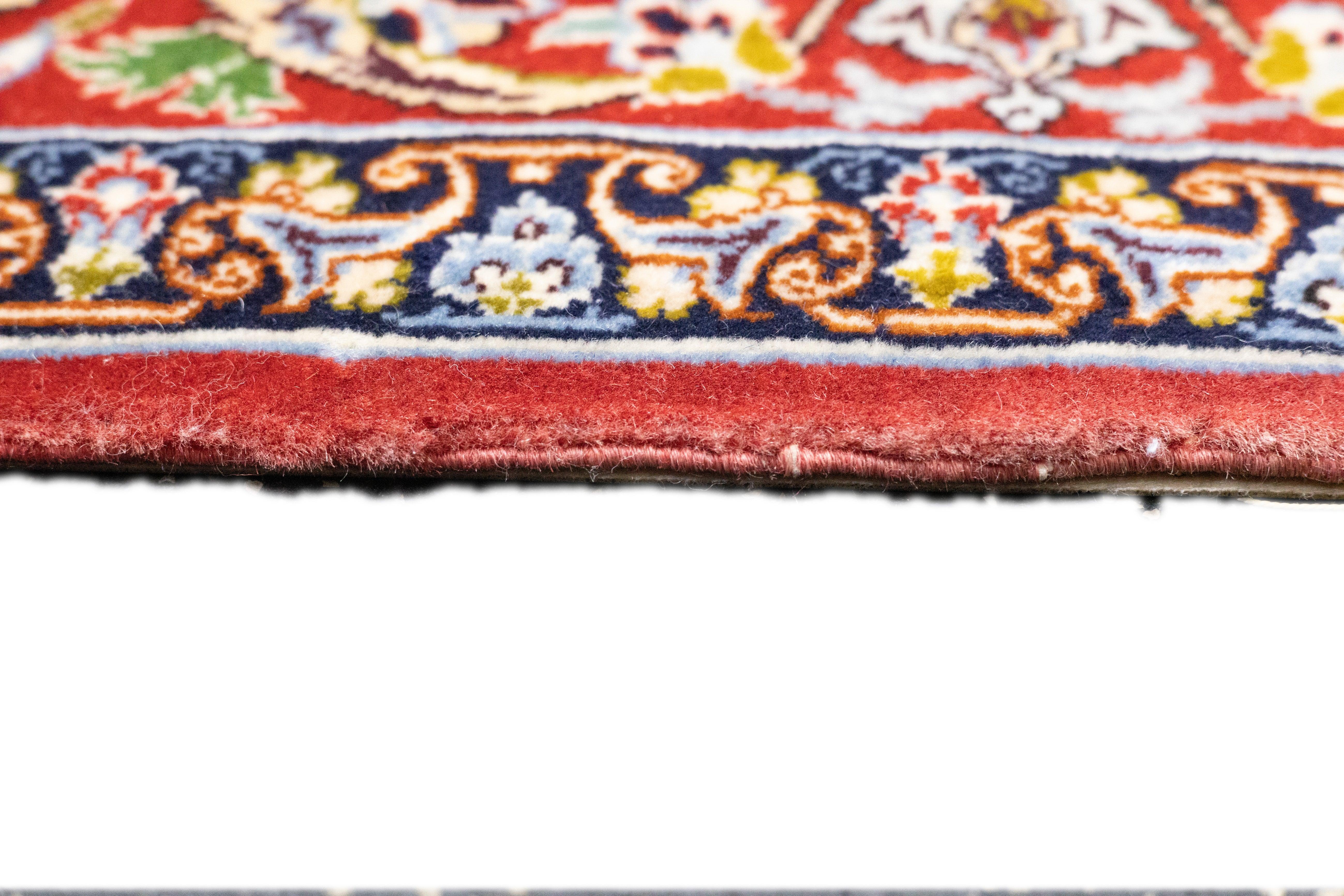 Tappeto persiano Isfahan in lana e seta, estremamente fine, 3'8'' x 5'3'' in vendita 4