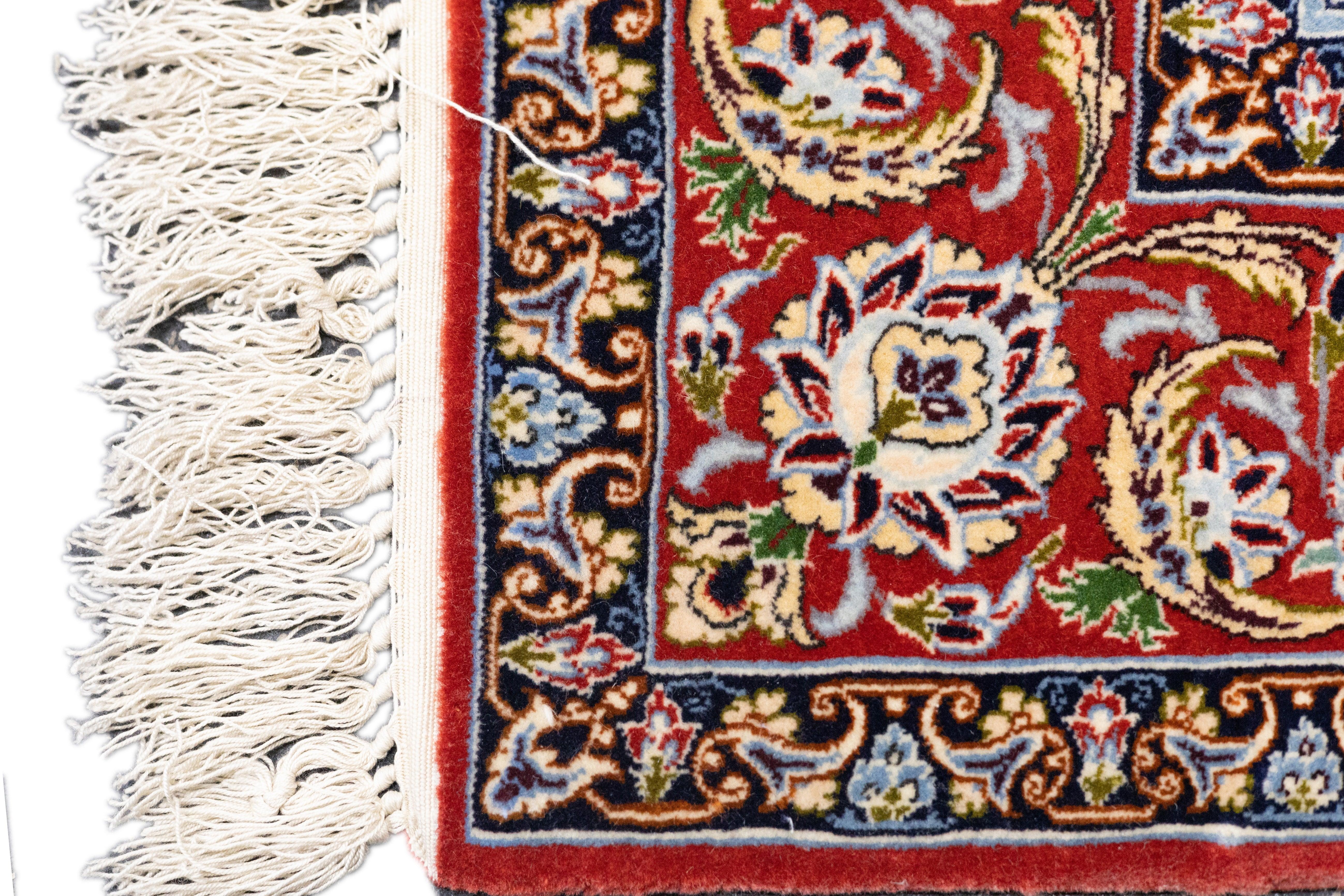 Tappeto persiano Isfahan in lana e seta, estremamente fine, 3'8'' x 5'3'' in vendita 5