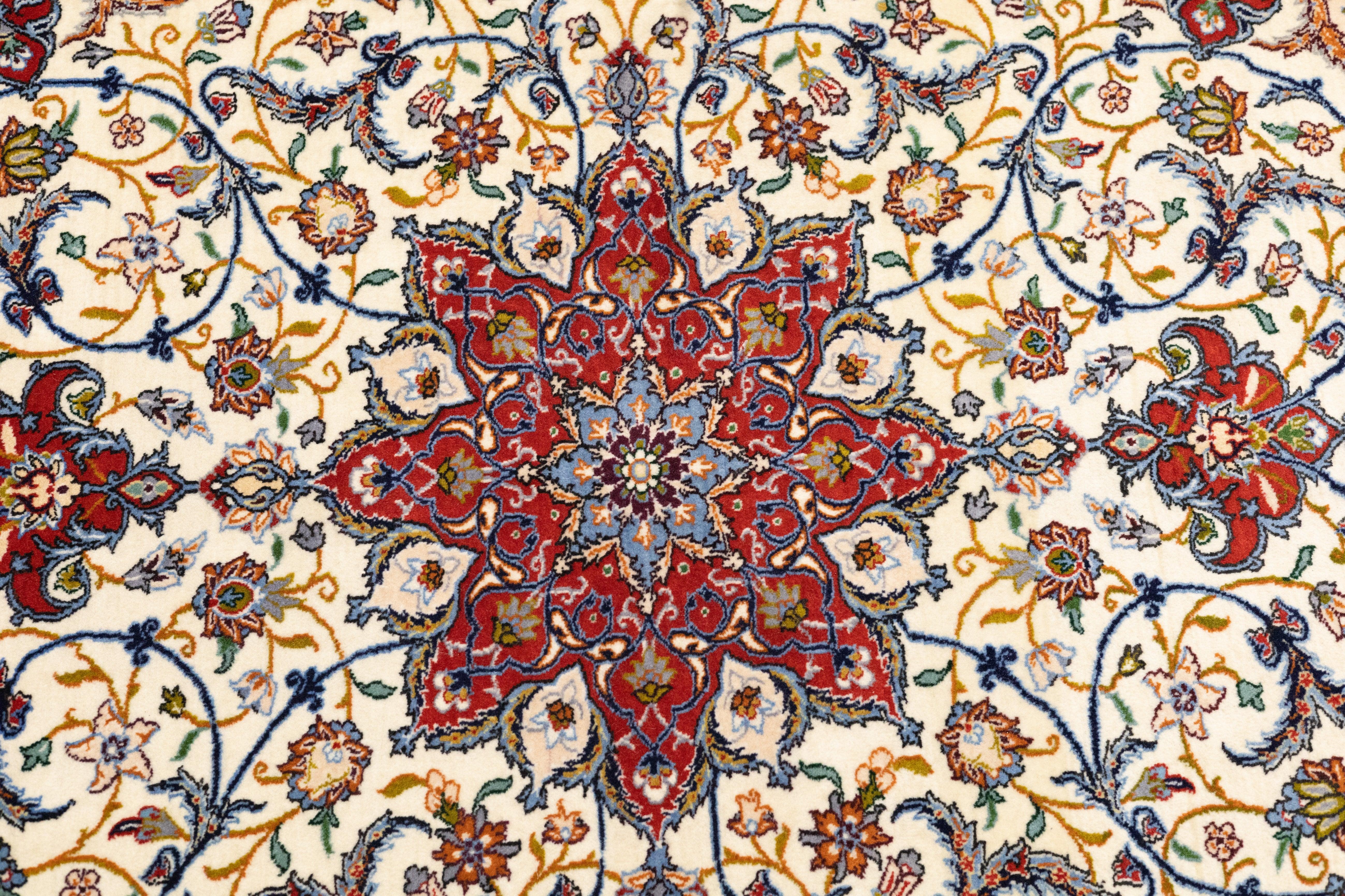Tappeto persiano Isfahan in lana e seta, estremamente fine, 3'8'' x 5'3'' in vendita 6