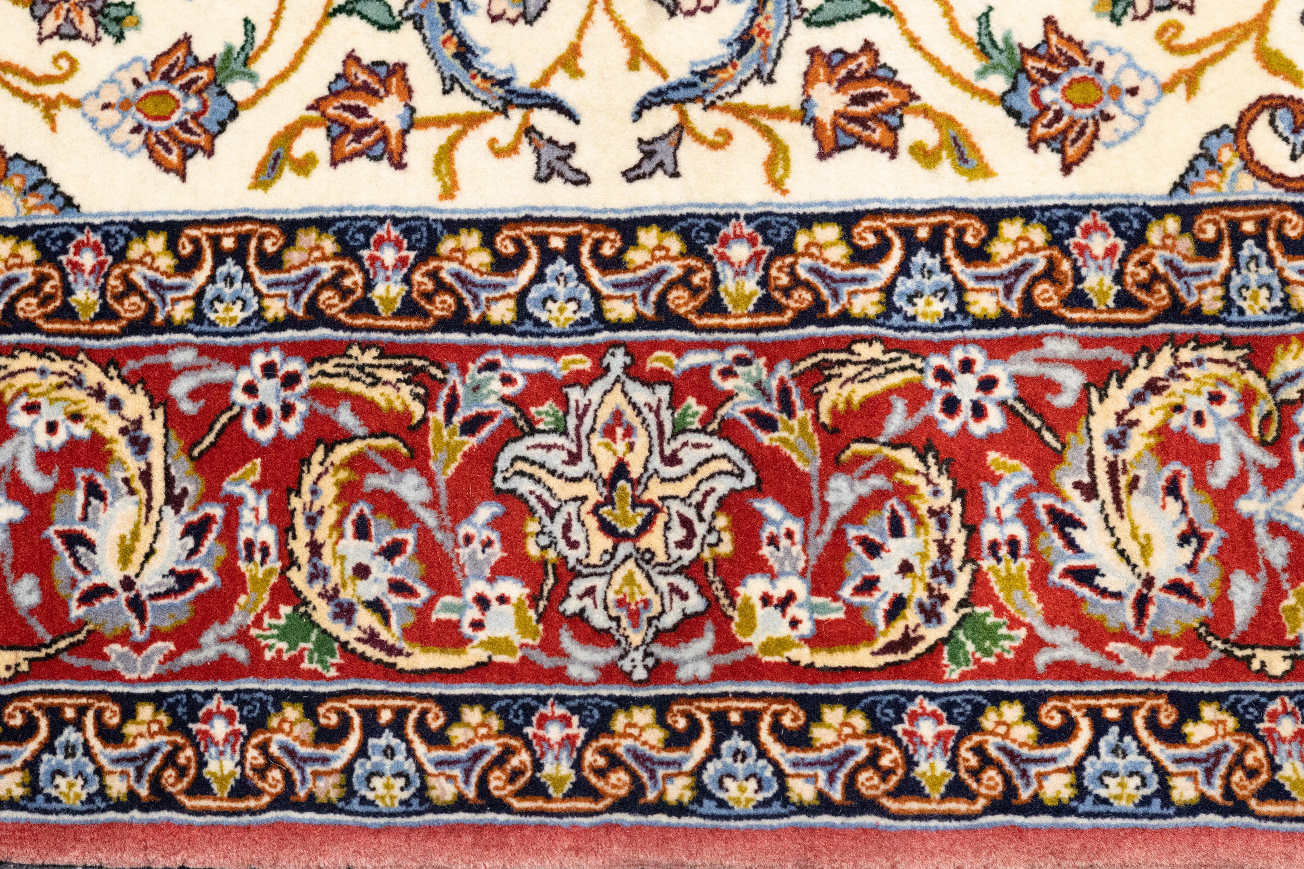 Tappeto persiano Isfahan in lana e seta, estremamente fine, 3'8'' x 5'3'' in vendita 7