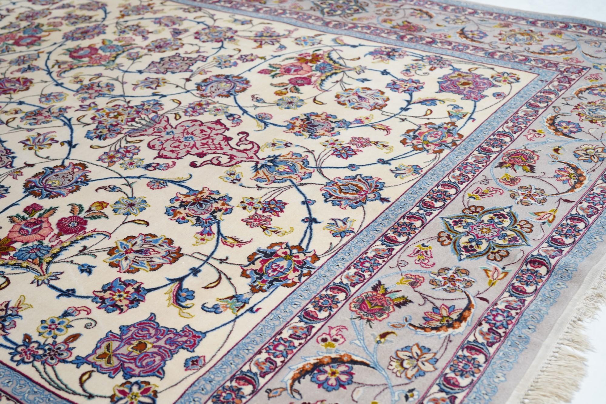 Annodato a mano Tappeto persiano Isfahan in lana e seta estremamente fine 7'0'' x 10'0'' in vendita