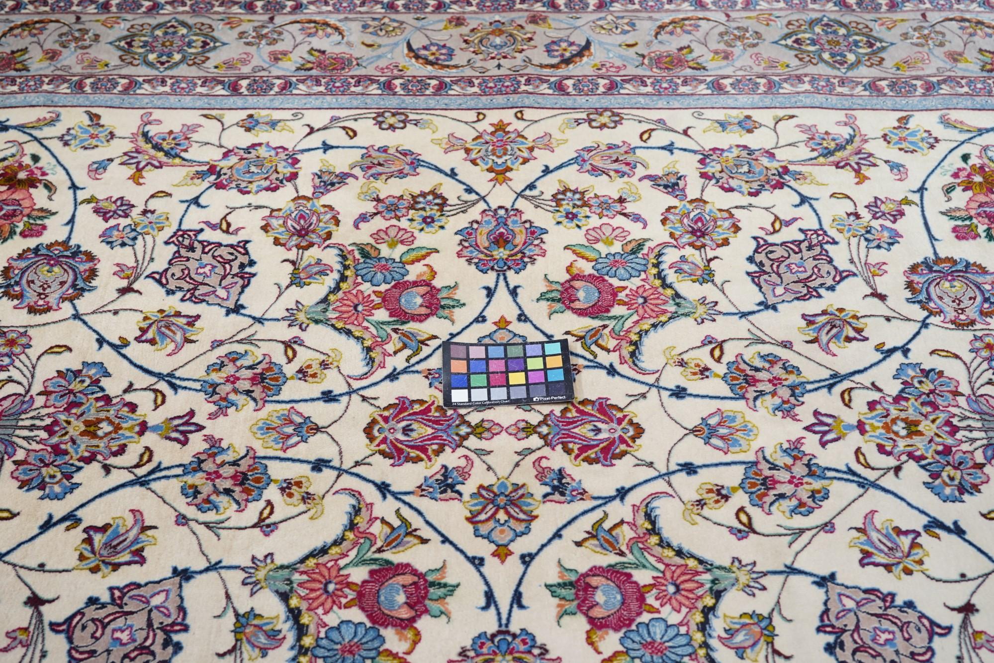 Tappeto persiano Isfahan in lana e seta estremamente fine 7'0'' x 10'0'' In condizioni buone in vendita a New York, NY