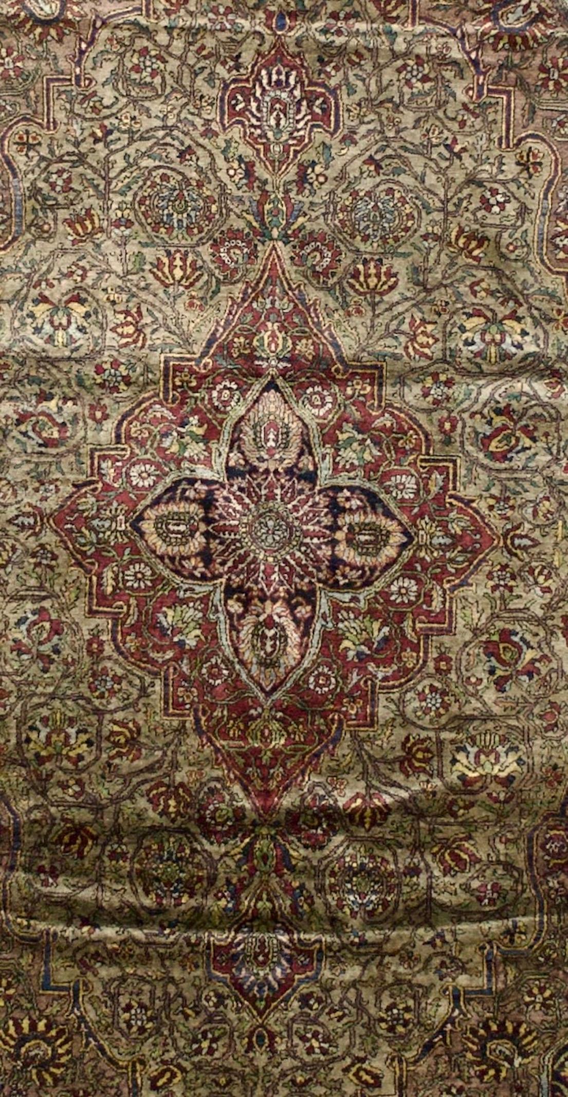 XIX secolo Estremamente  Tappeto persiano di seta Kashan tessuto da un maestro tessitore in vendita