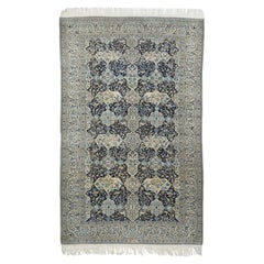 Très beau tapis persan Nain signé Habibian en laine et soie 6' x 9'.