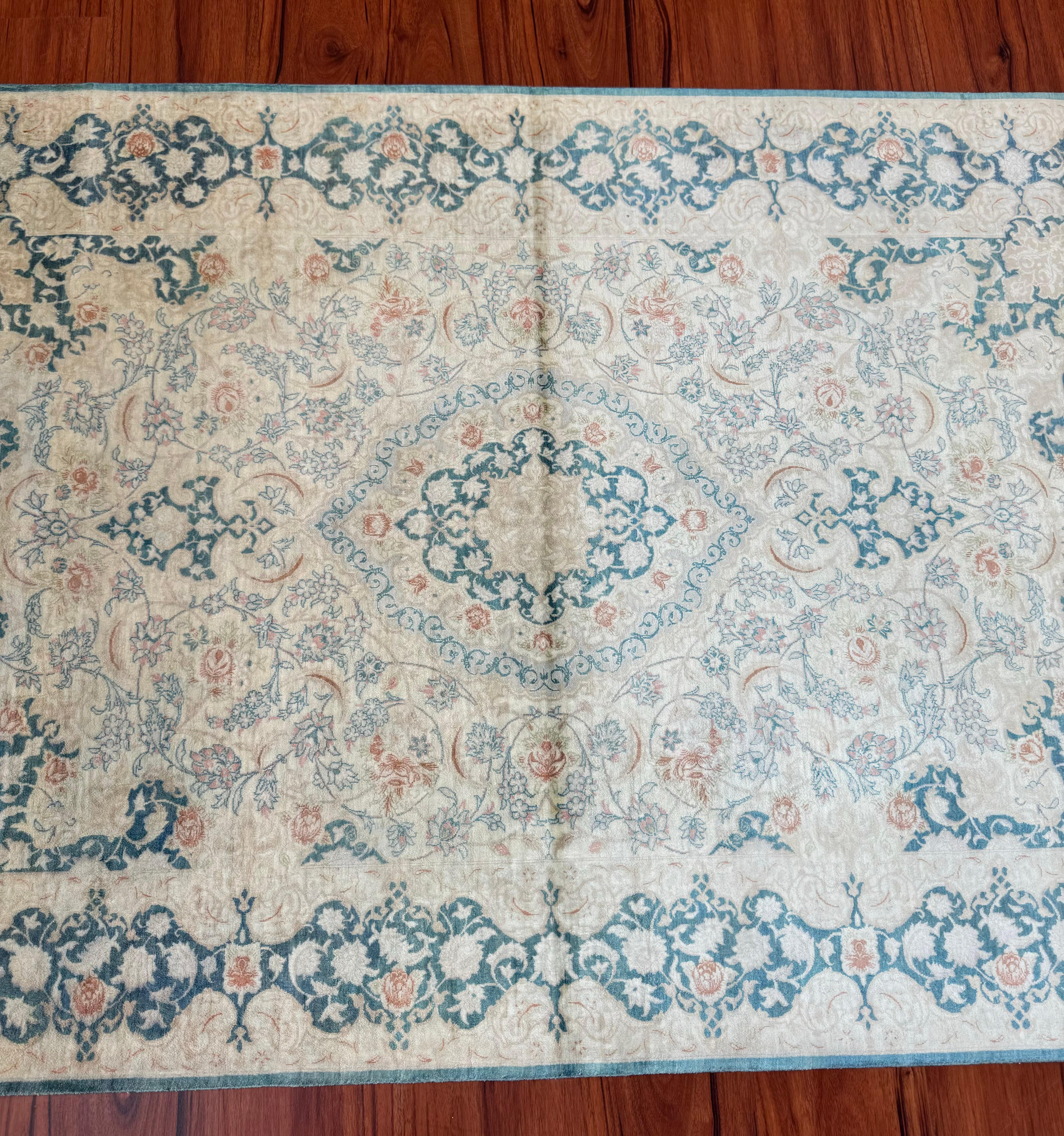 Extremely Fine Persian Silk Que Rug In Excellent Condition For Sale In Gainesville, VA