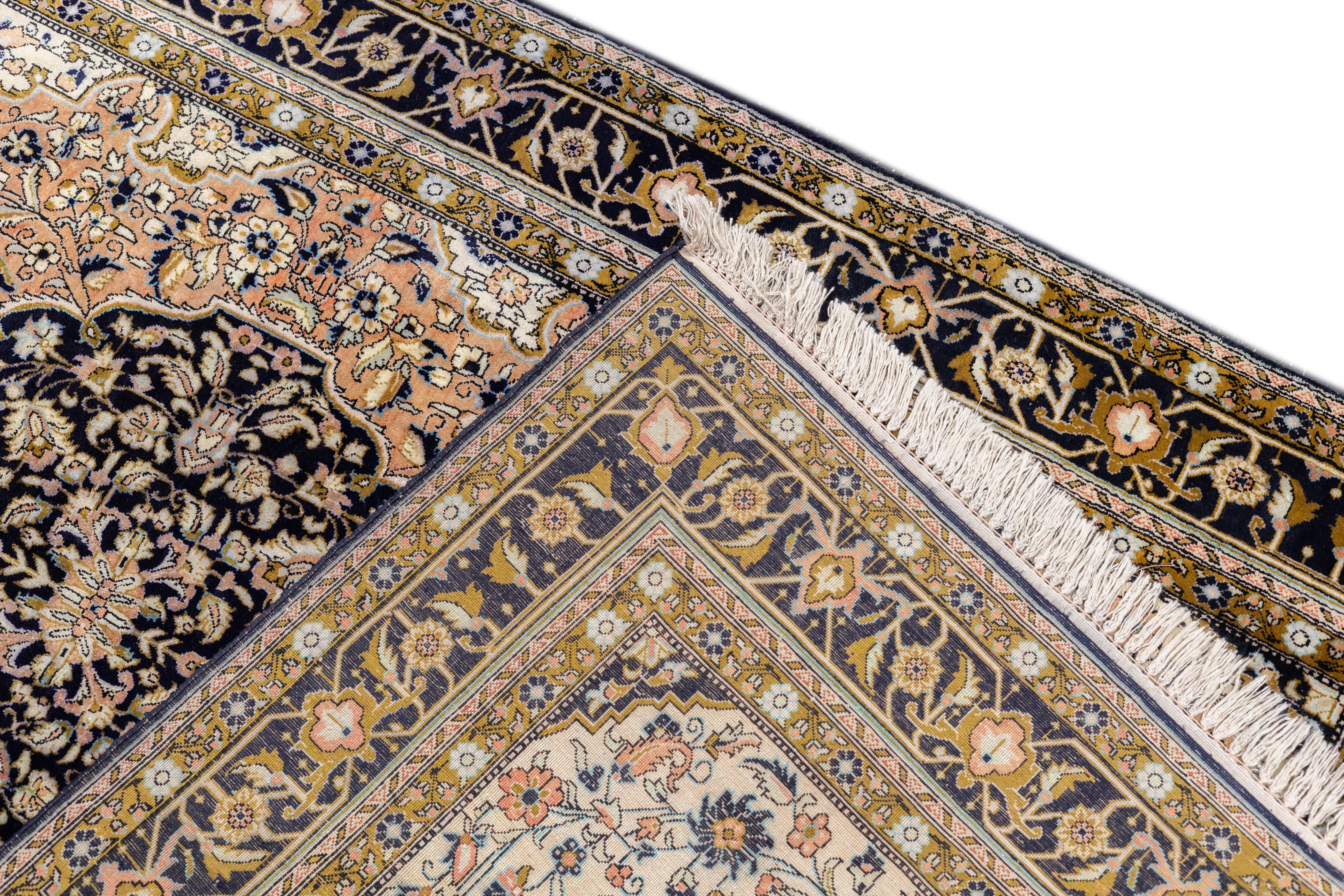 Tappeto Qum in seta persiana estremamente pregiata 3'6'' x 6'0'' in vendita 6
